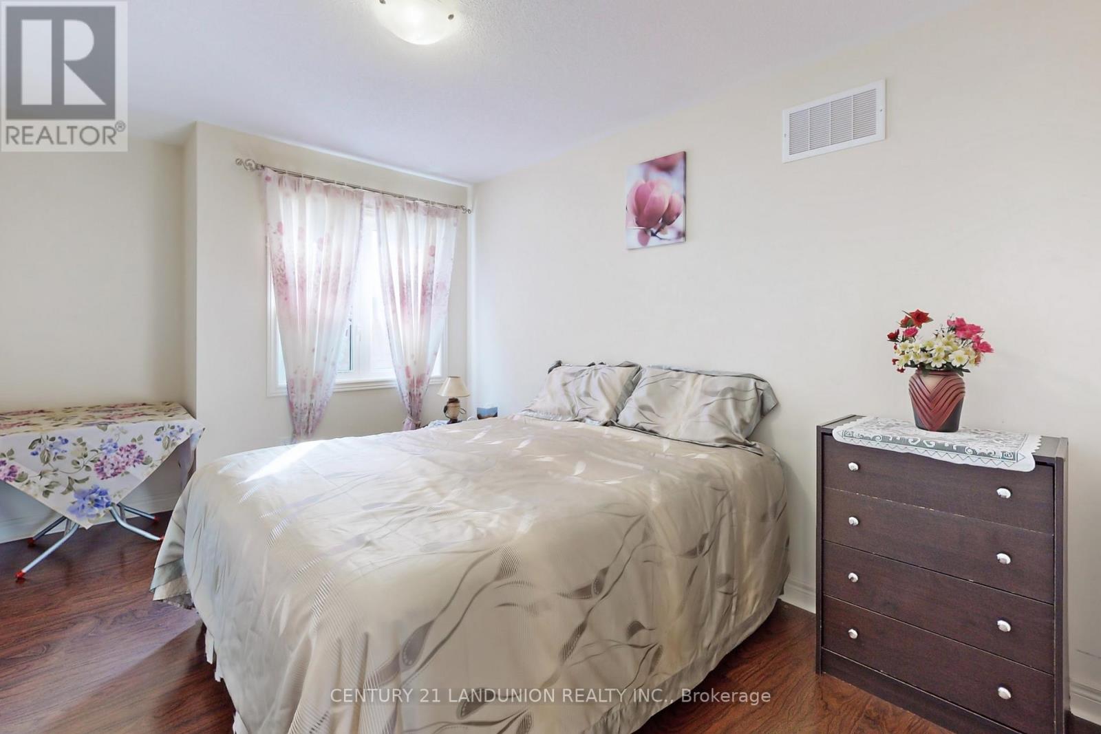 41 ATKINSON CRES