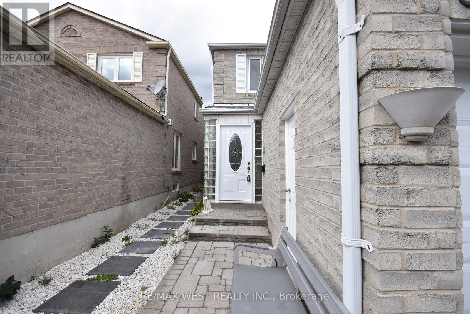 81 BRADBEER CRES