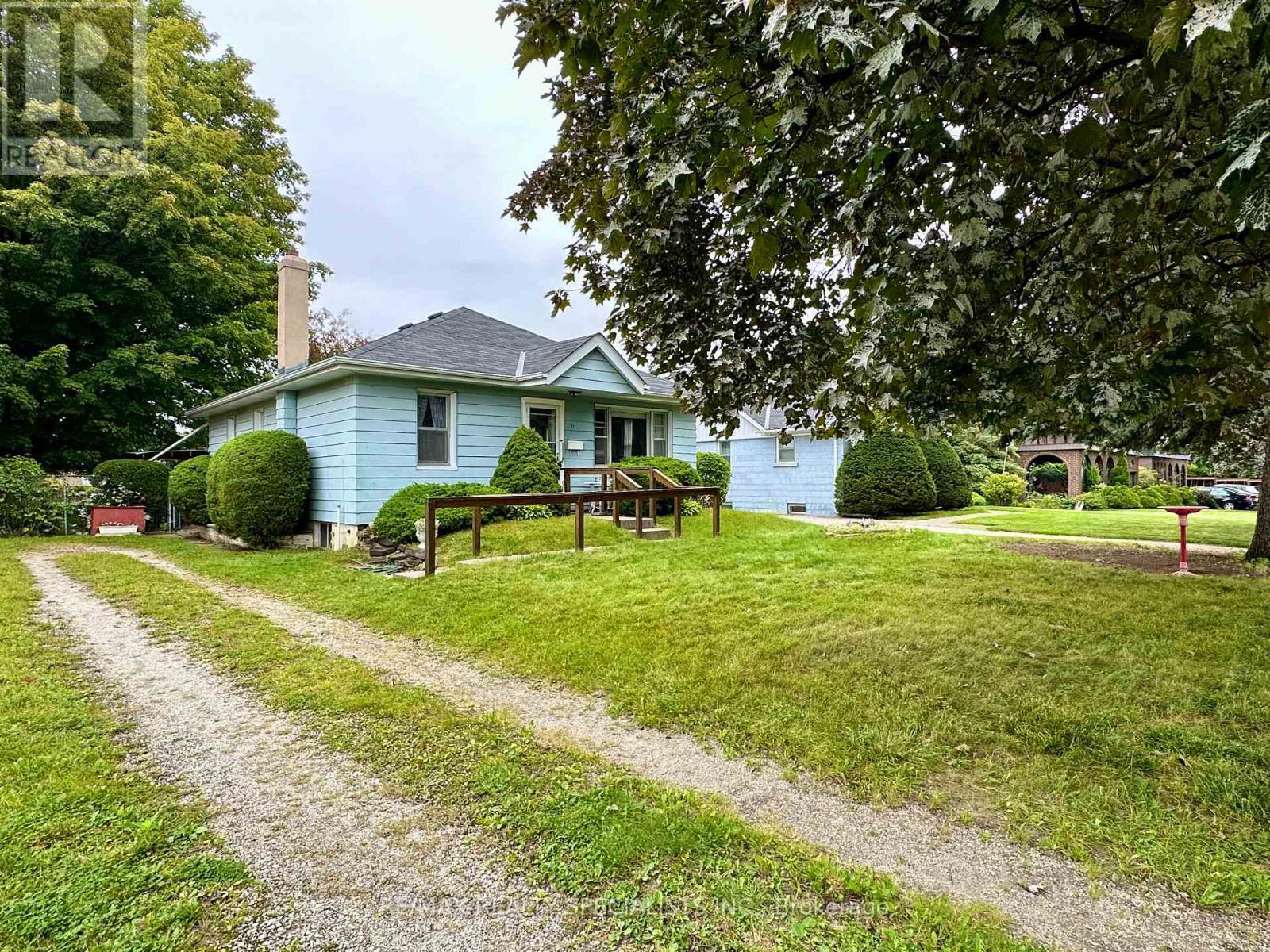 94 HAWMAN AVE