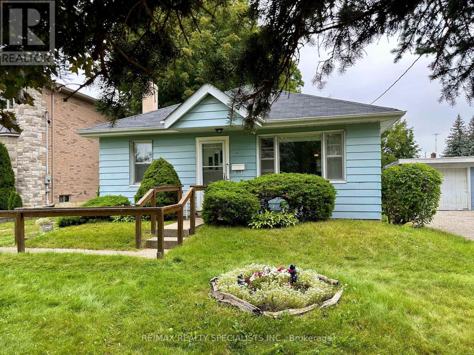 94 HAWMAN AVE