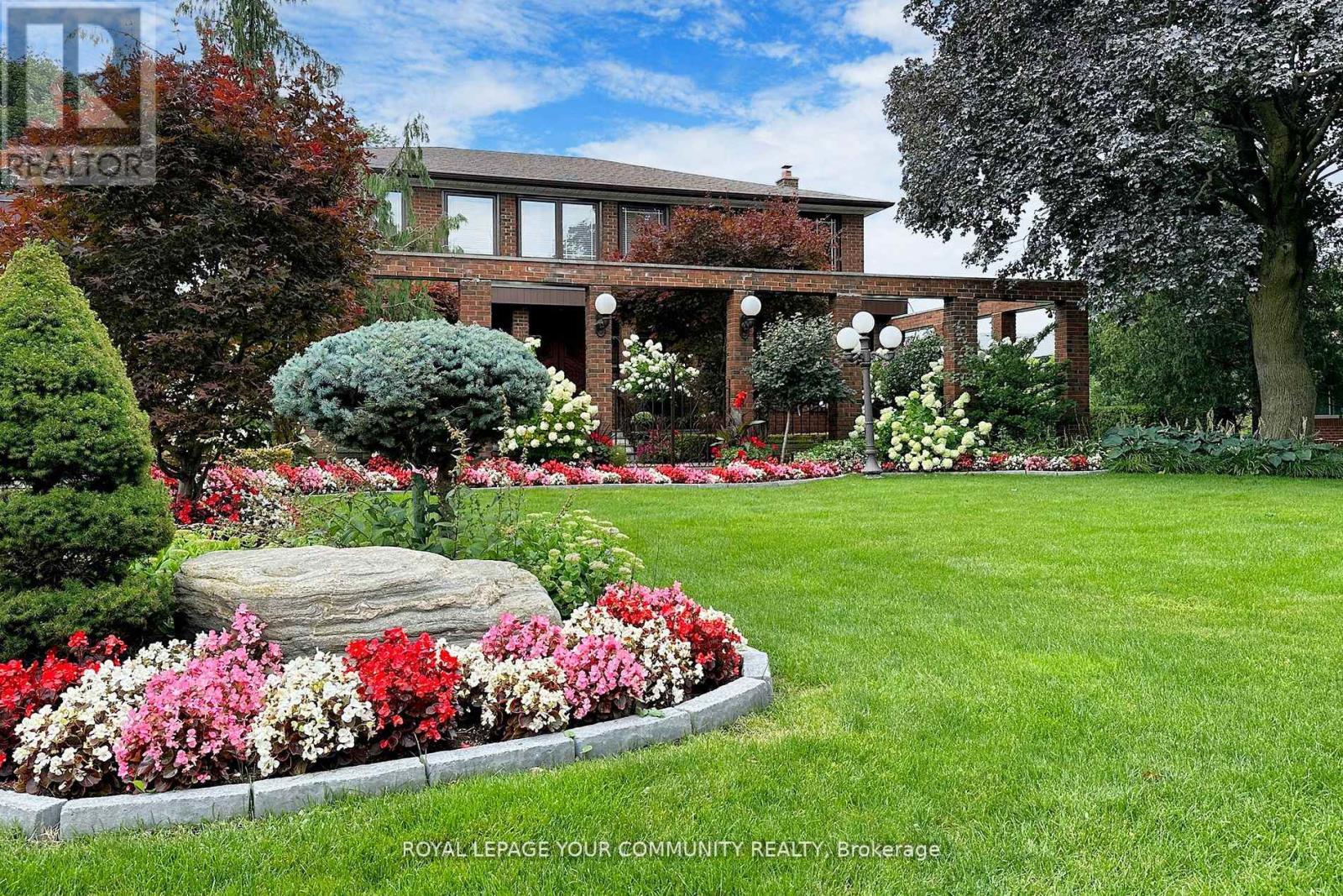 79 ROCKVIEW GDNS