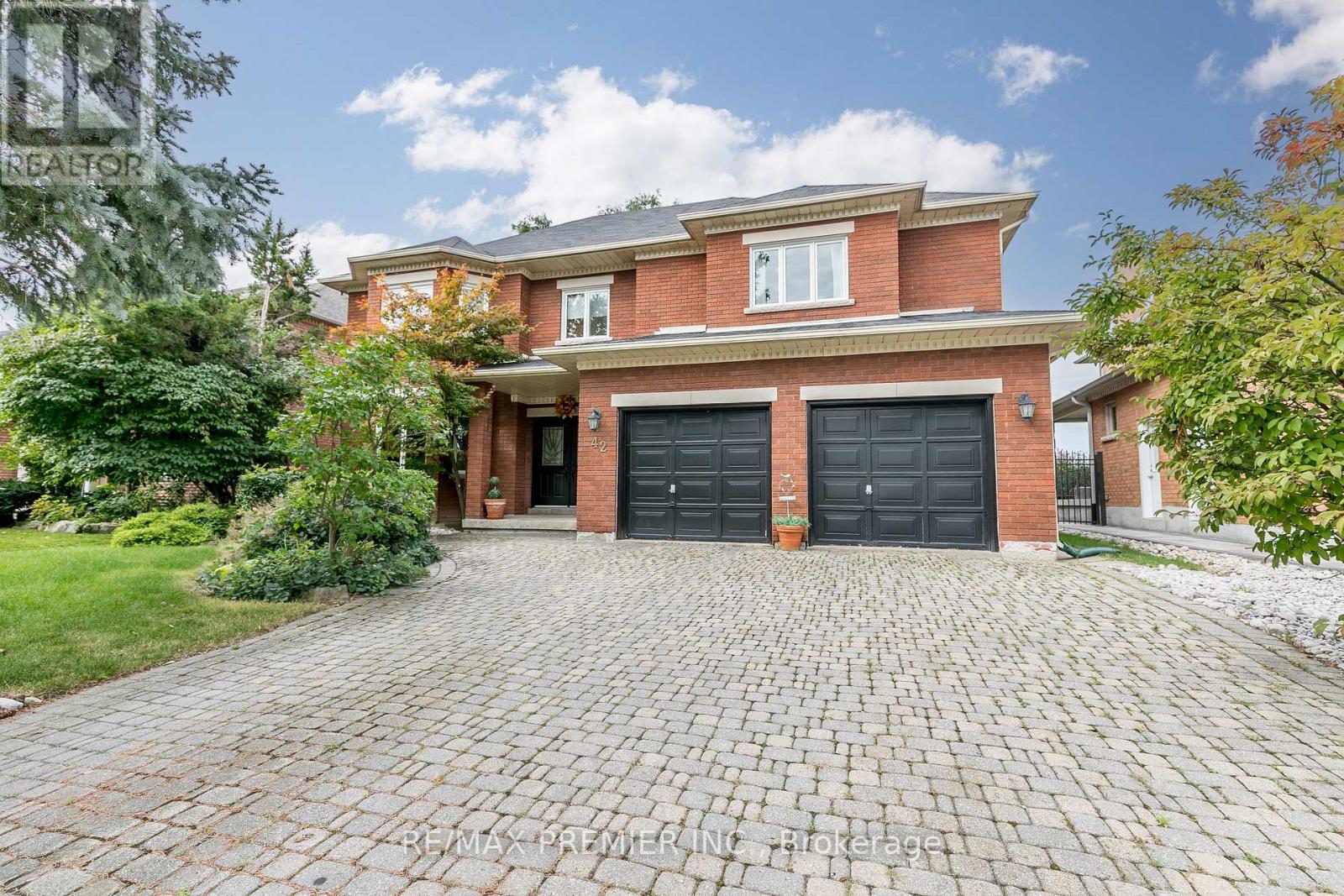42 WOOLACOTT RD