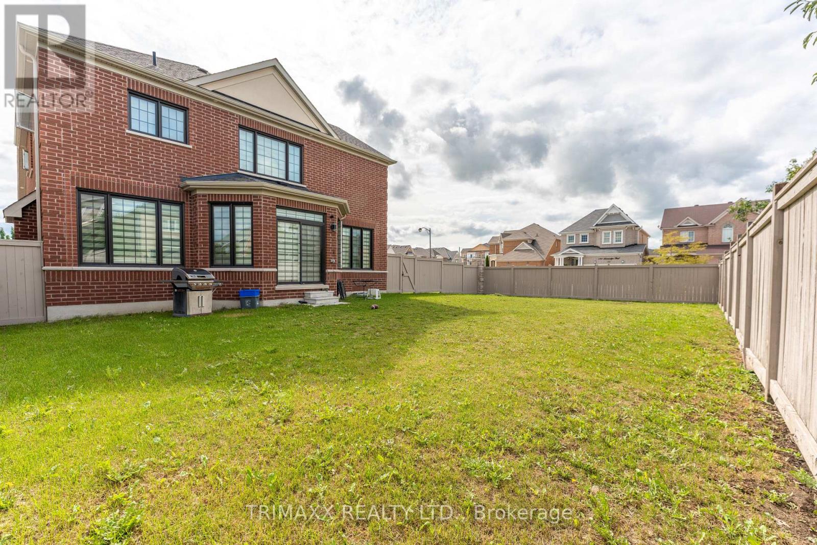 2 DOWNY EMERALD DR