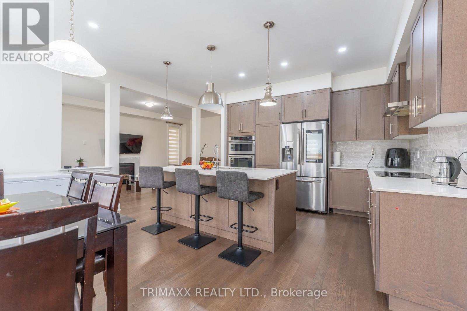 2 DOWNY EMERALD DR