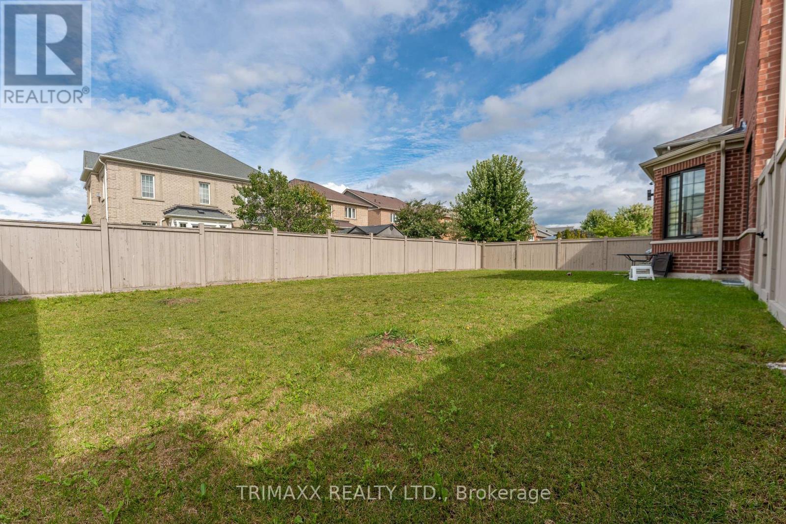 2 DOWNY EMERALD DR