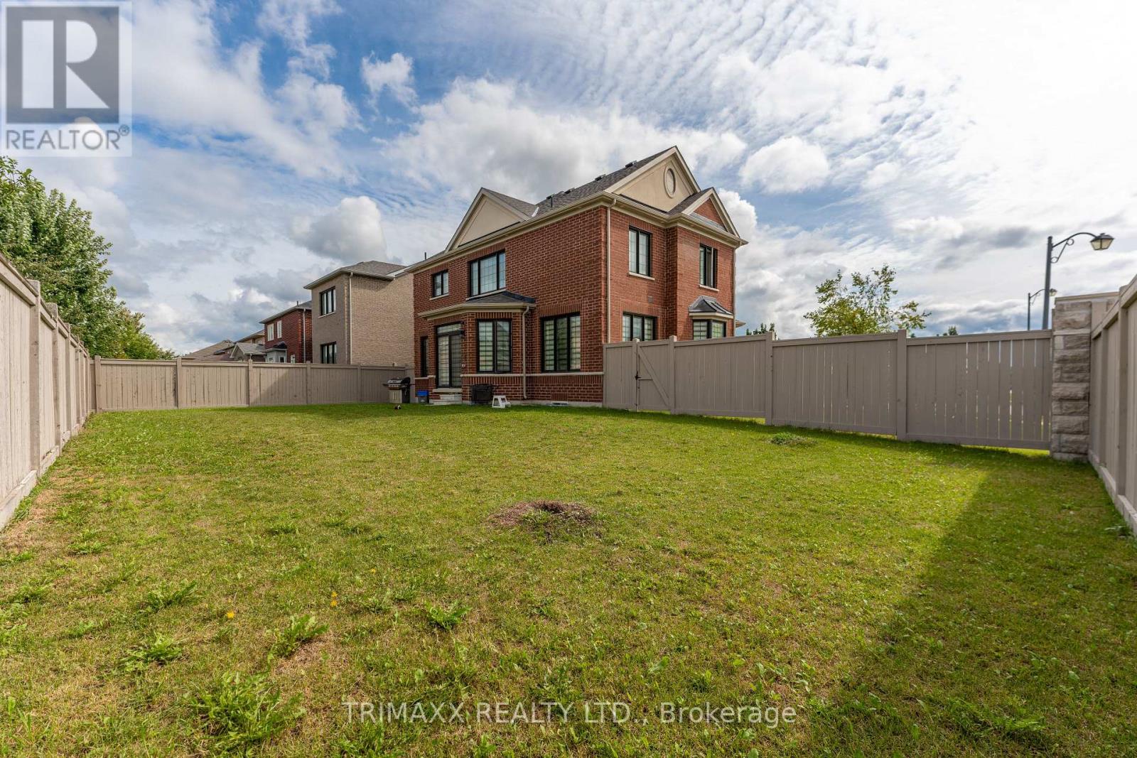 2 DOWNY EMERALD DR