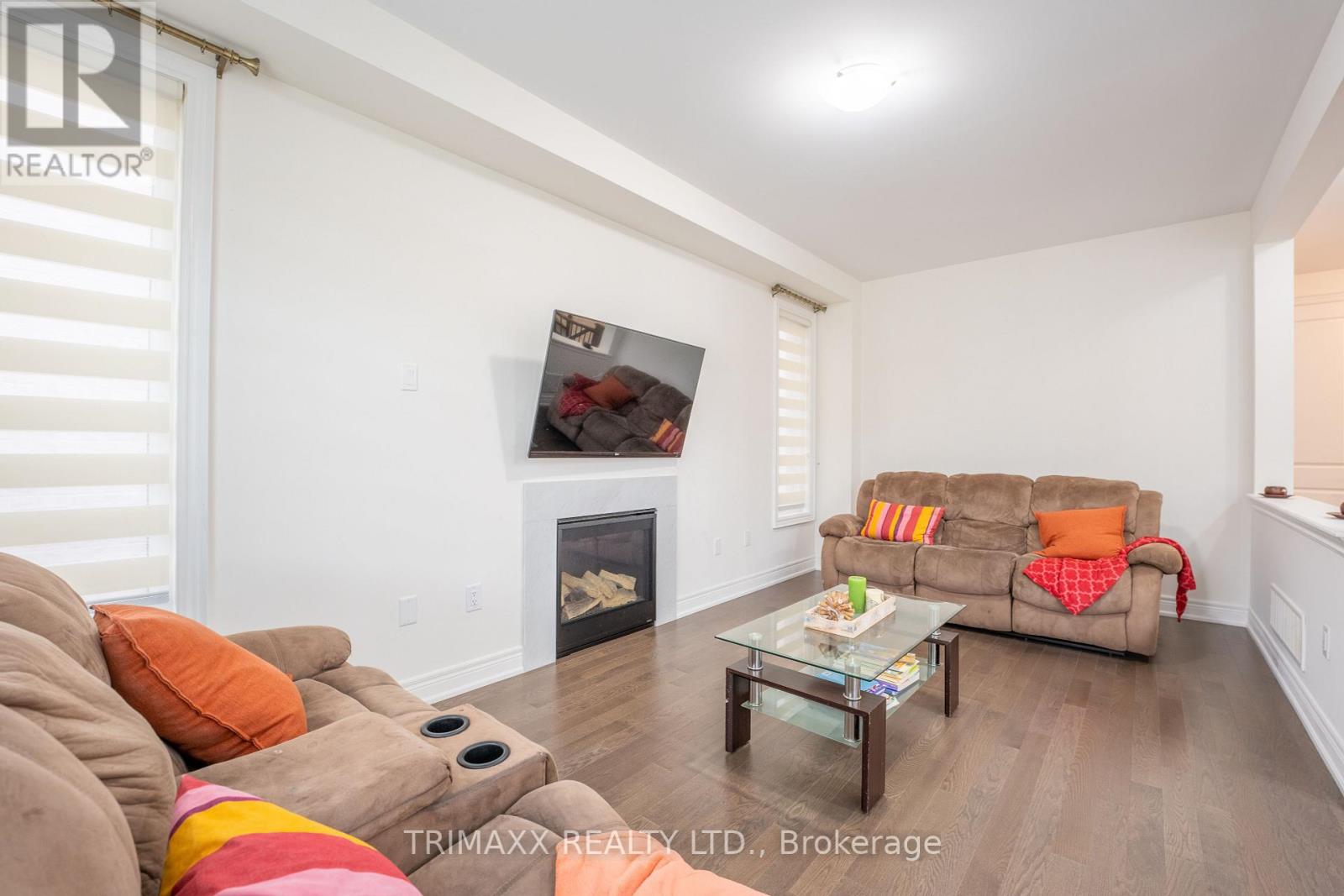 2 DOWNY EMERALD DR