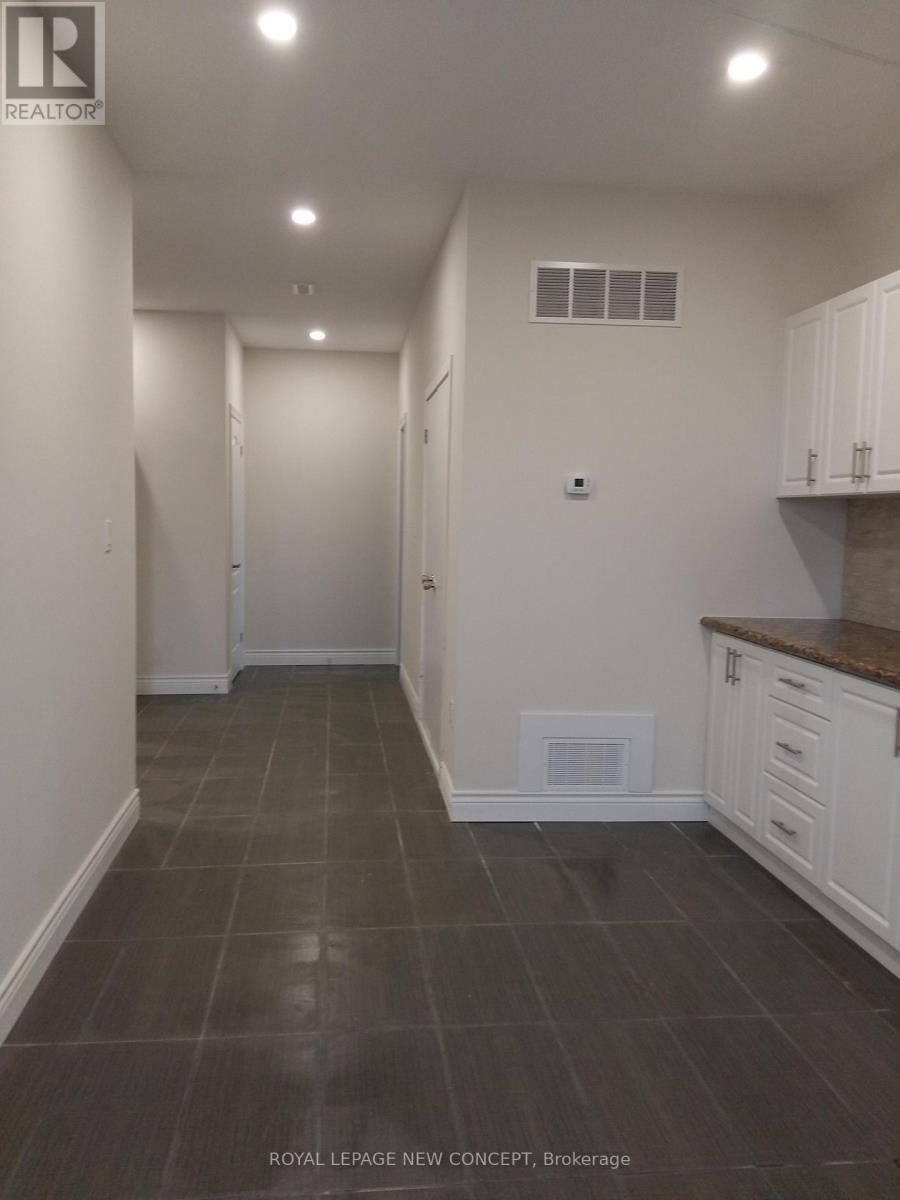 17 BARRIE ST