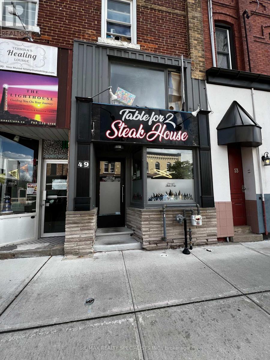 49 VICTORIA ST W