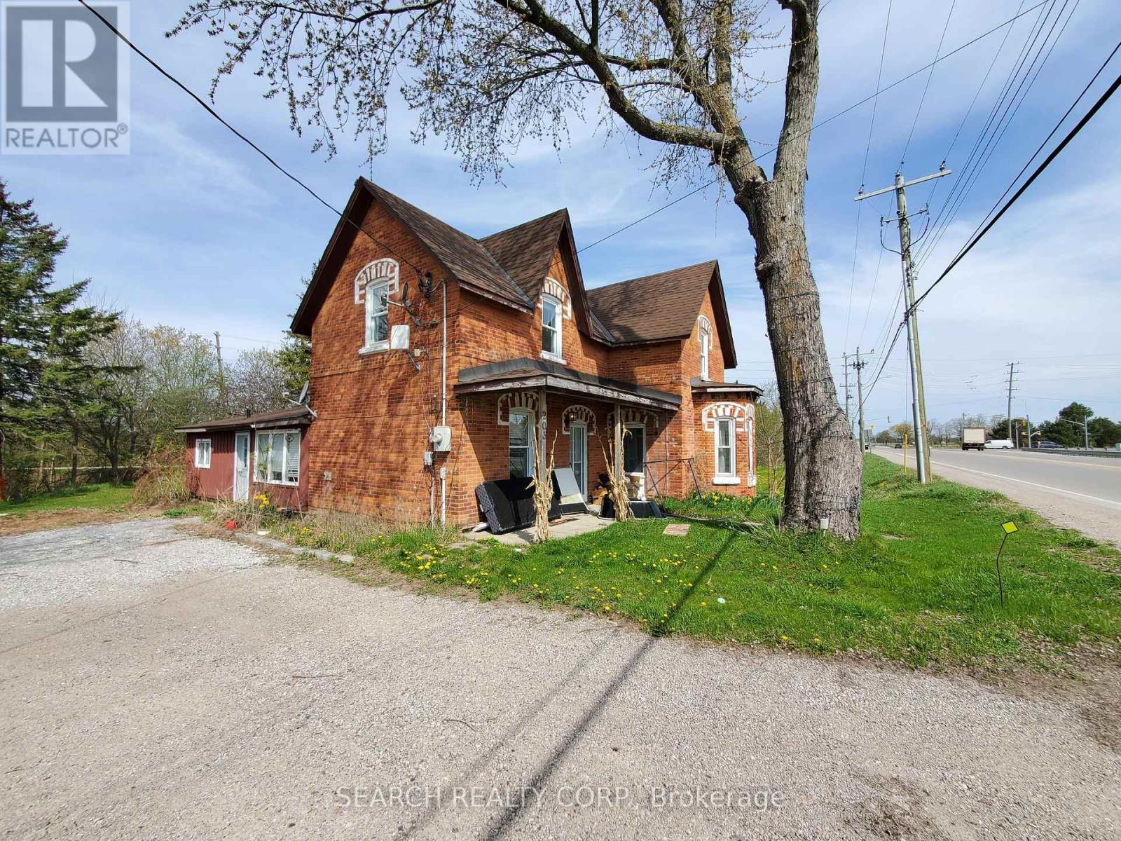 203 BARRIE ST