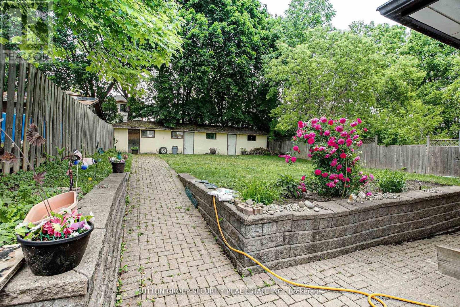 97 JOHN ST E