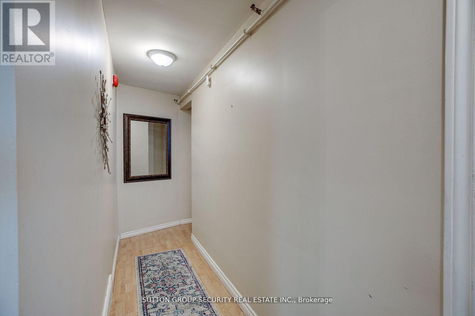97 JOHN ST E