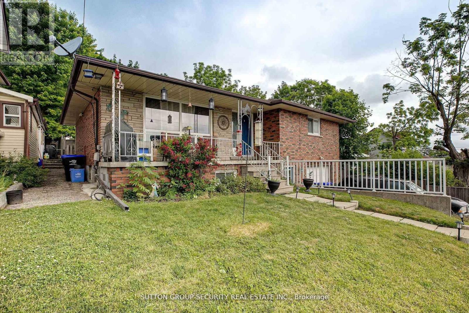 97 JOHN ST E