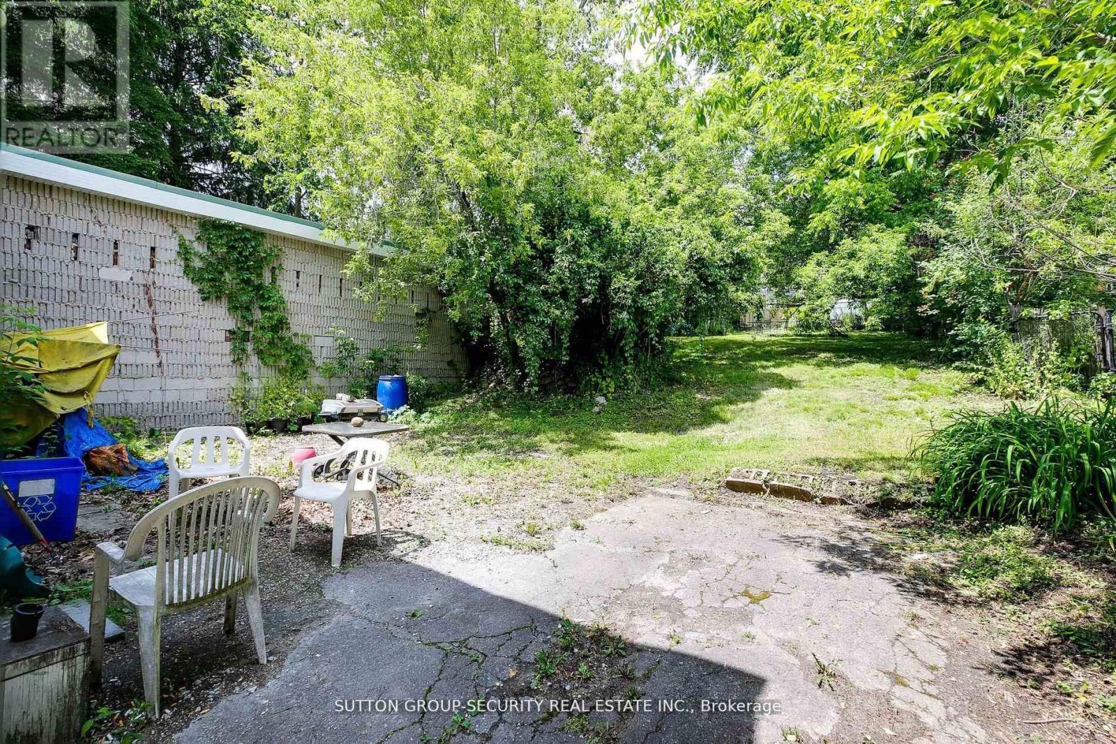 103 JOHN ST W