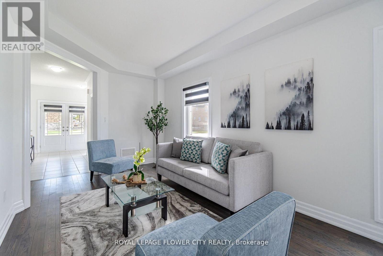 323 CHELSEA CRES