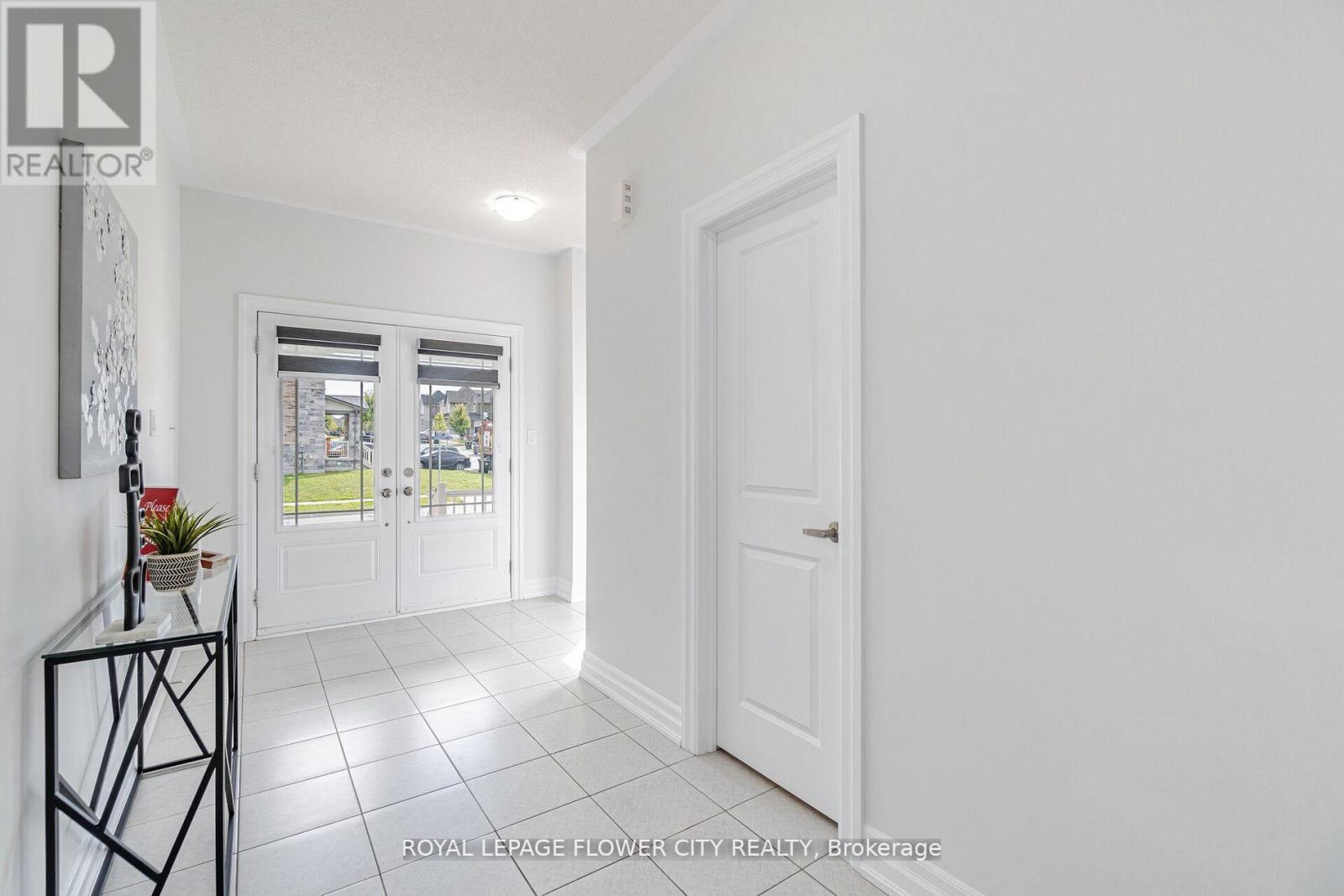 323 CHELSEA CRES