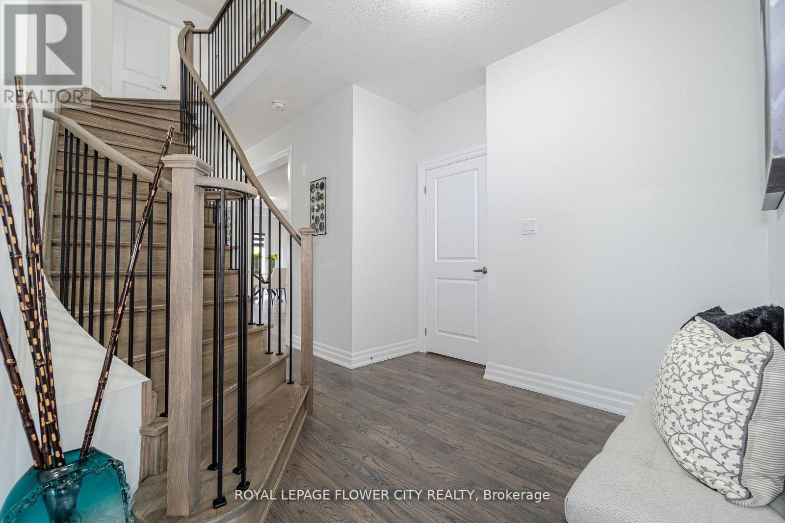 323 CHELSEA CRES