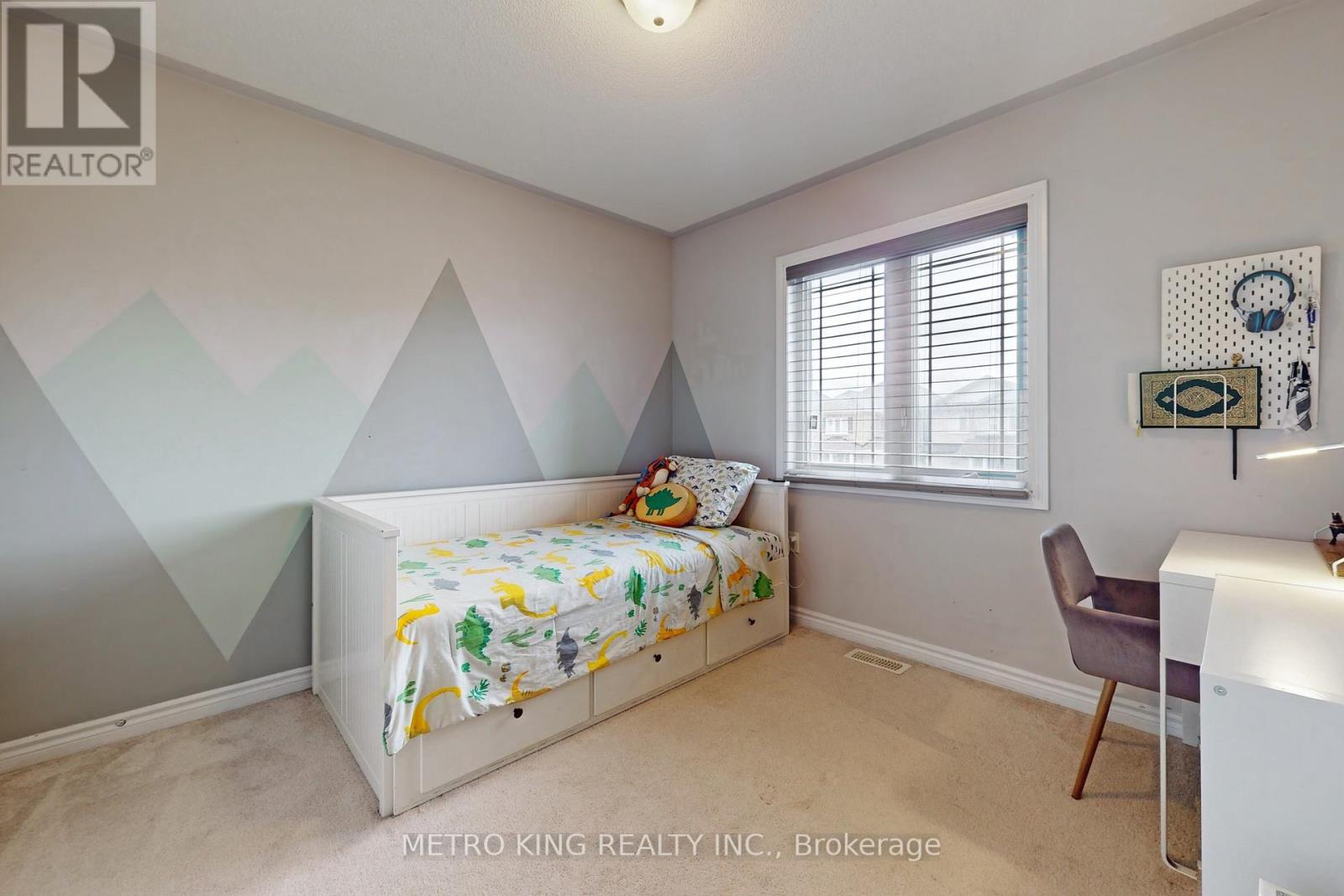 105 SUTHERLAND AVE