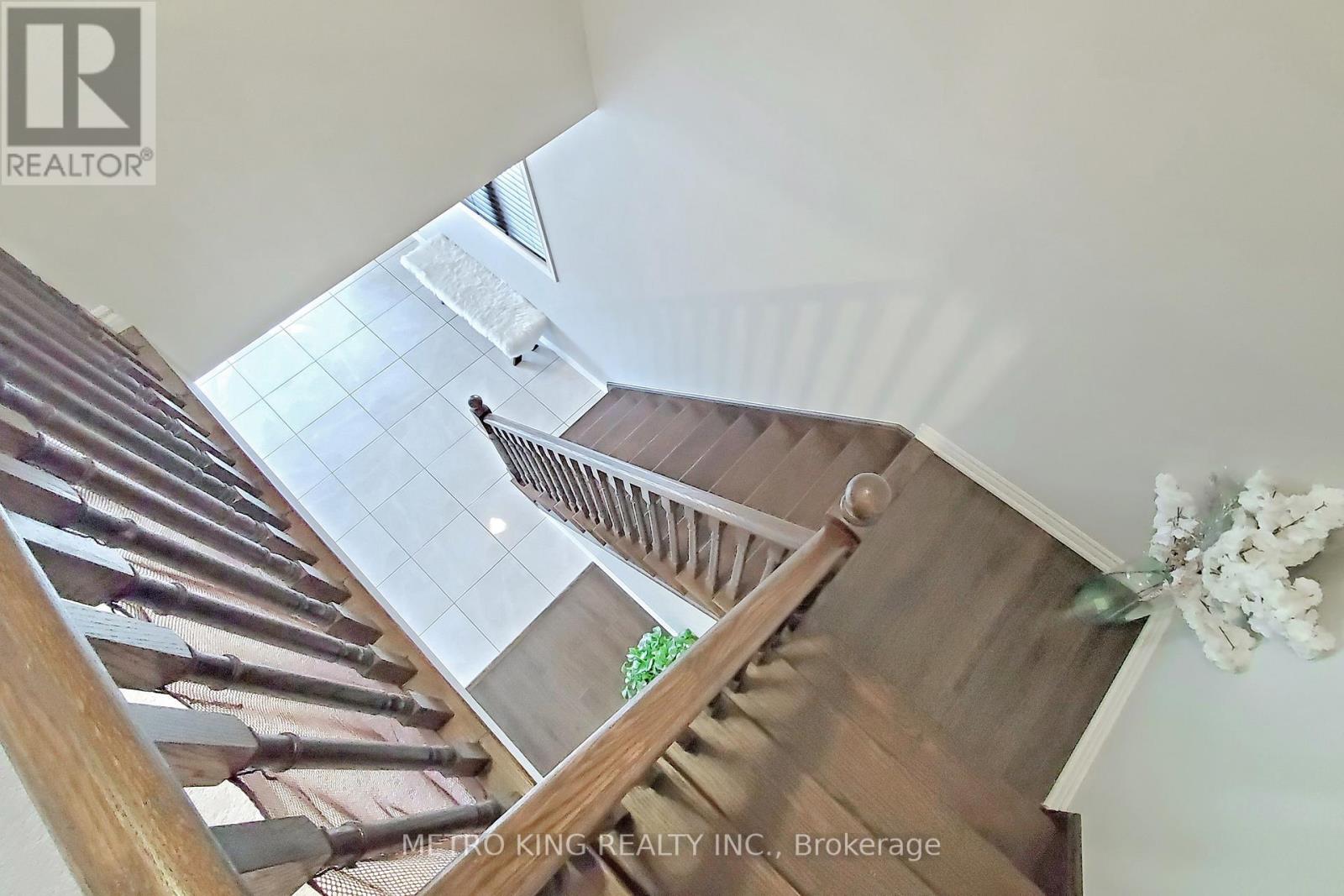 105 SUTHERLAND AVE
