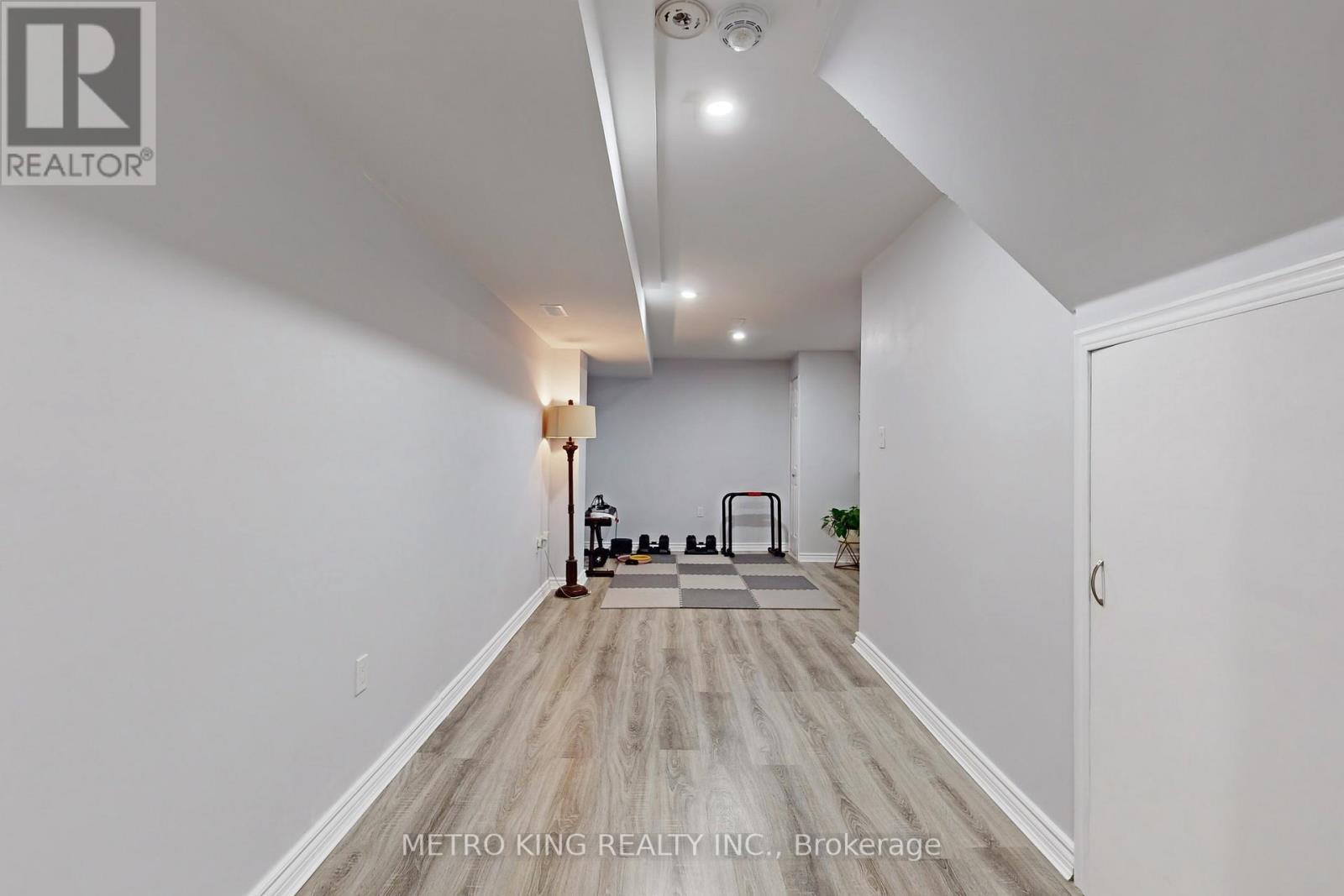 105 SUTHERLAND AVE