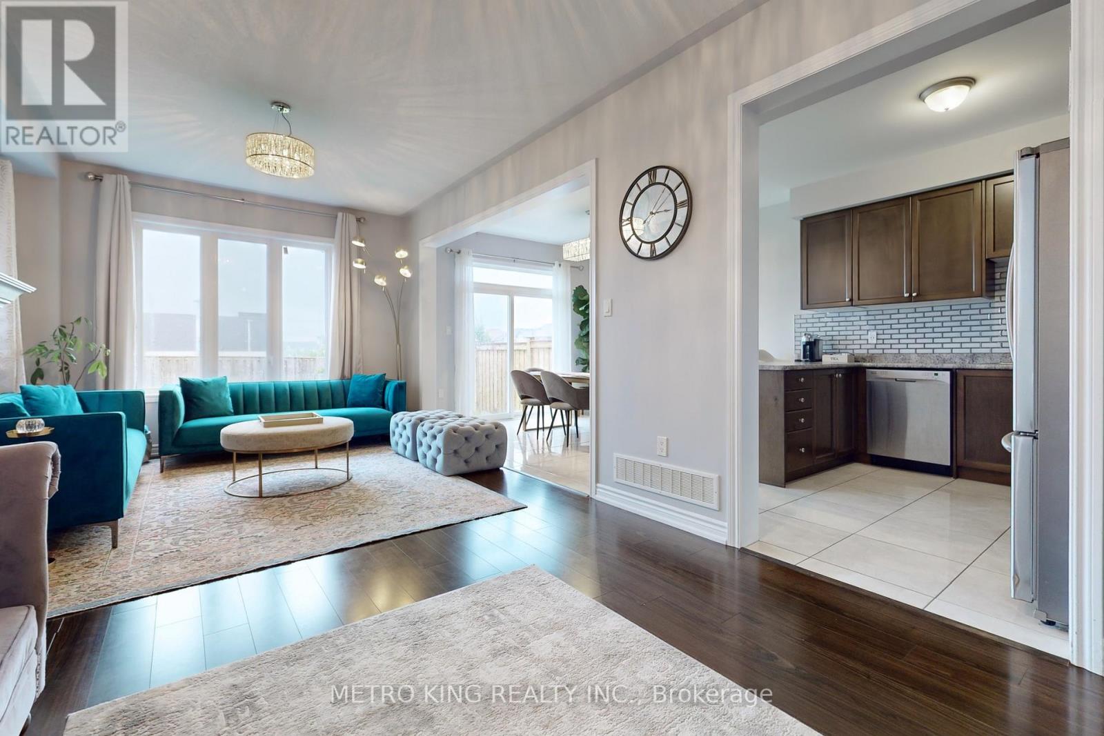 105 SUTHERLAND AVE