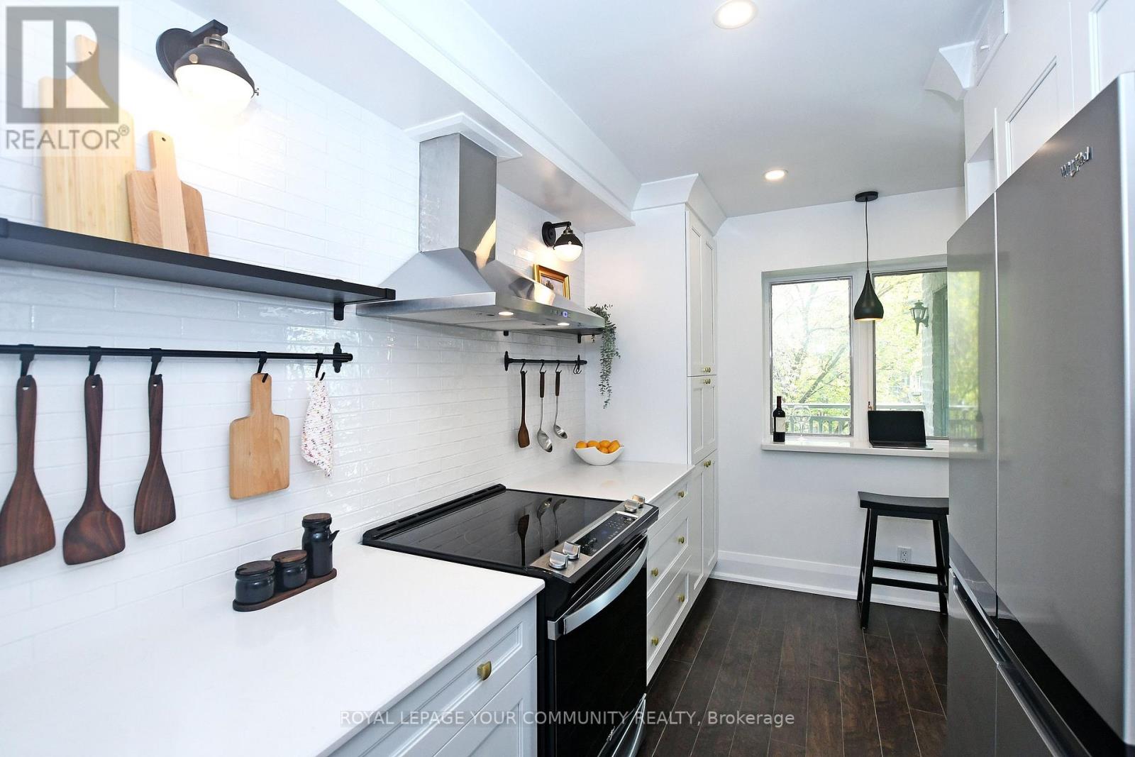 #204 -21 GEORGE ST