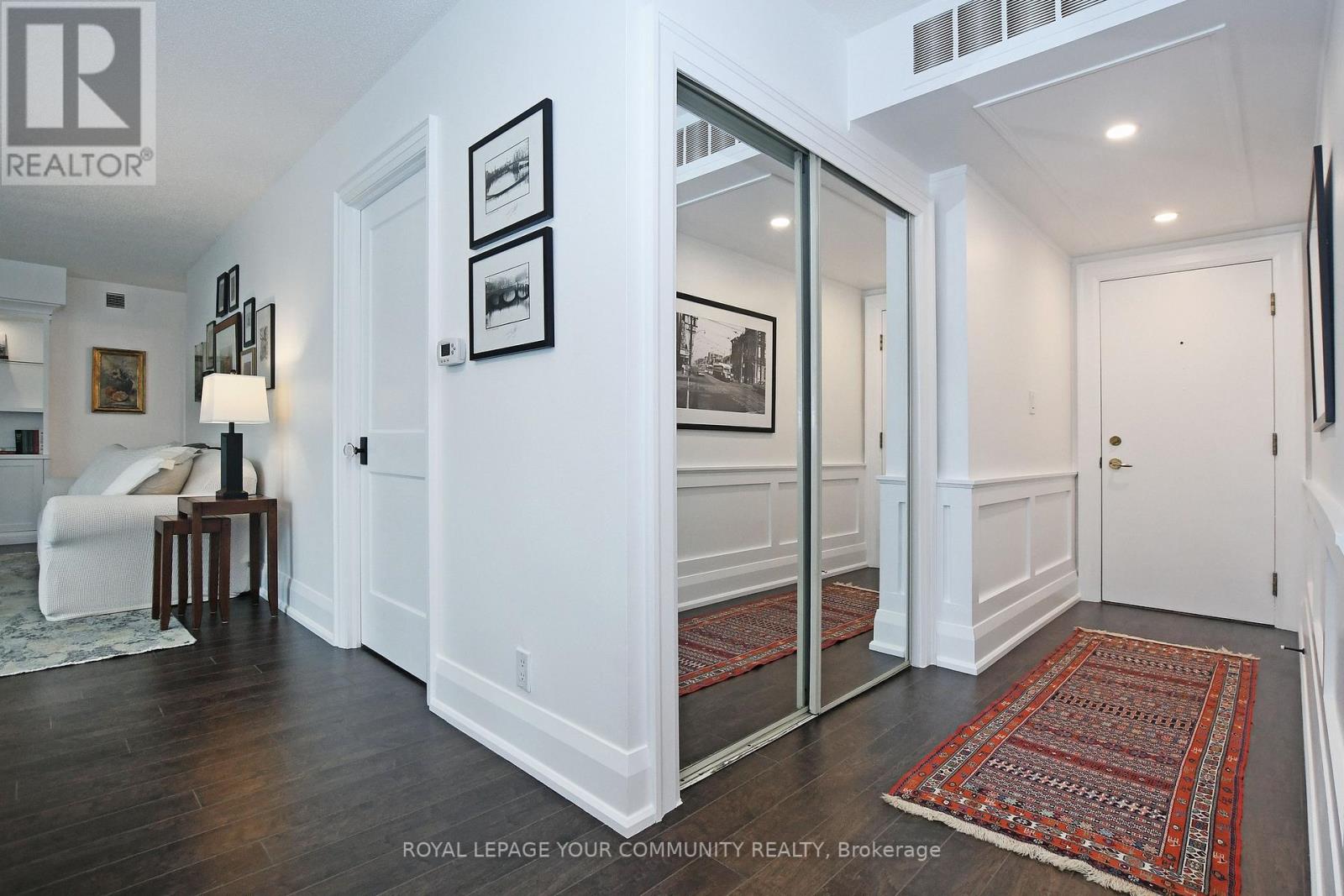#204 -21 GEORGE ST