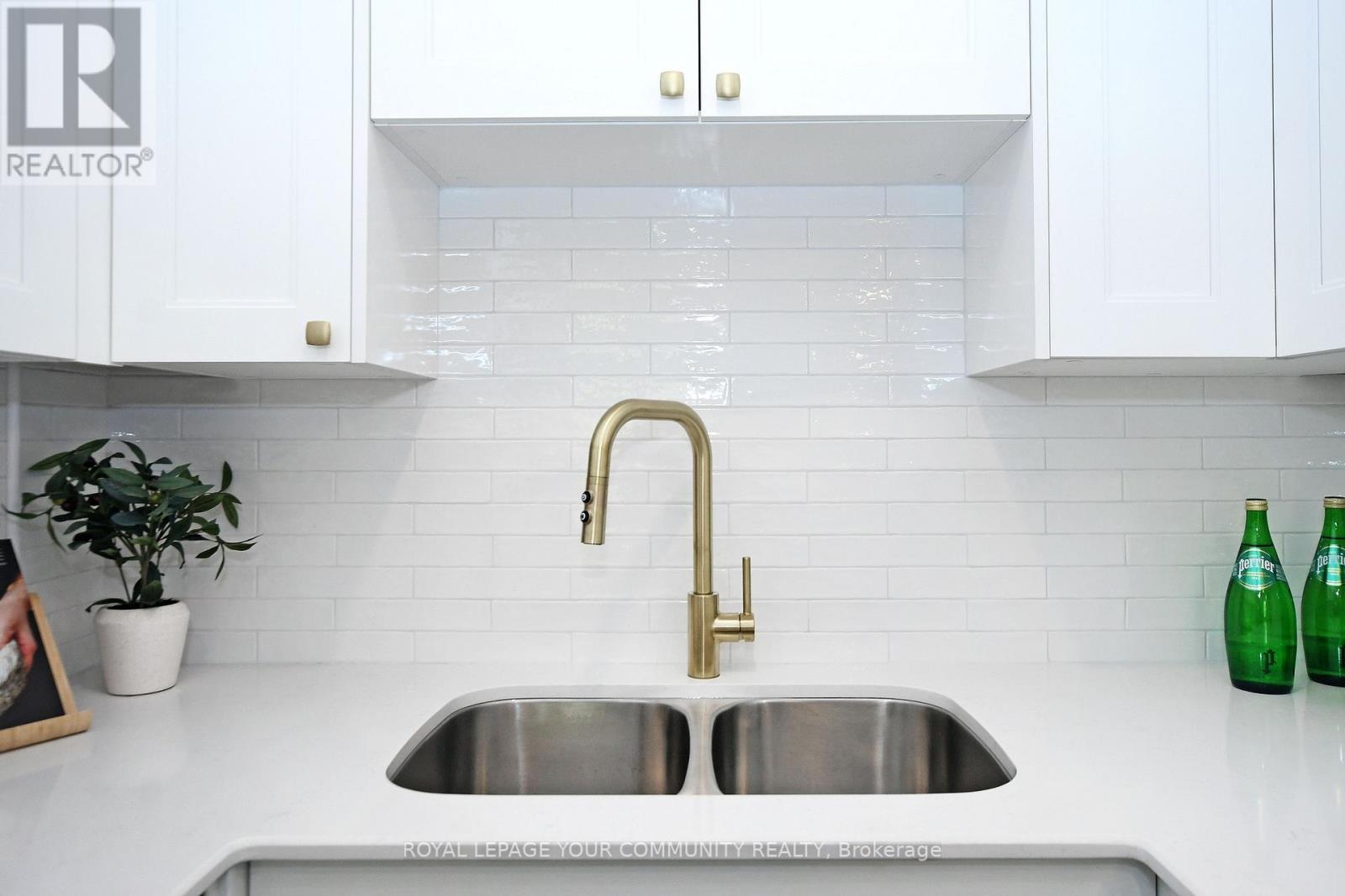#204 -21 GEORGE ST