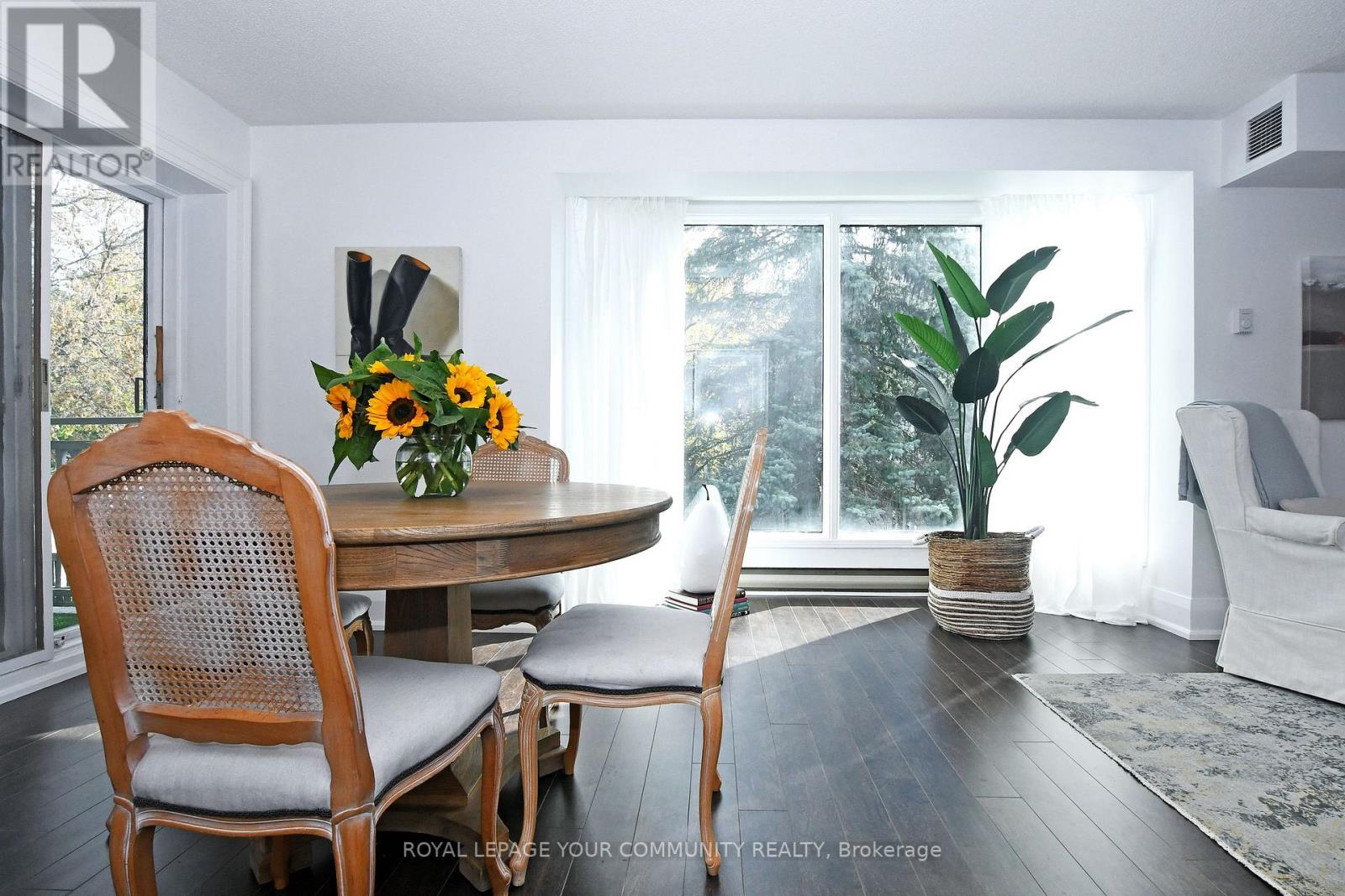 #204 -21 GEORGE ST