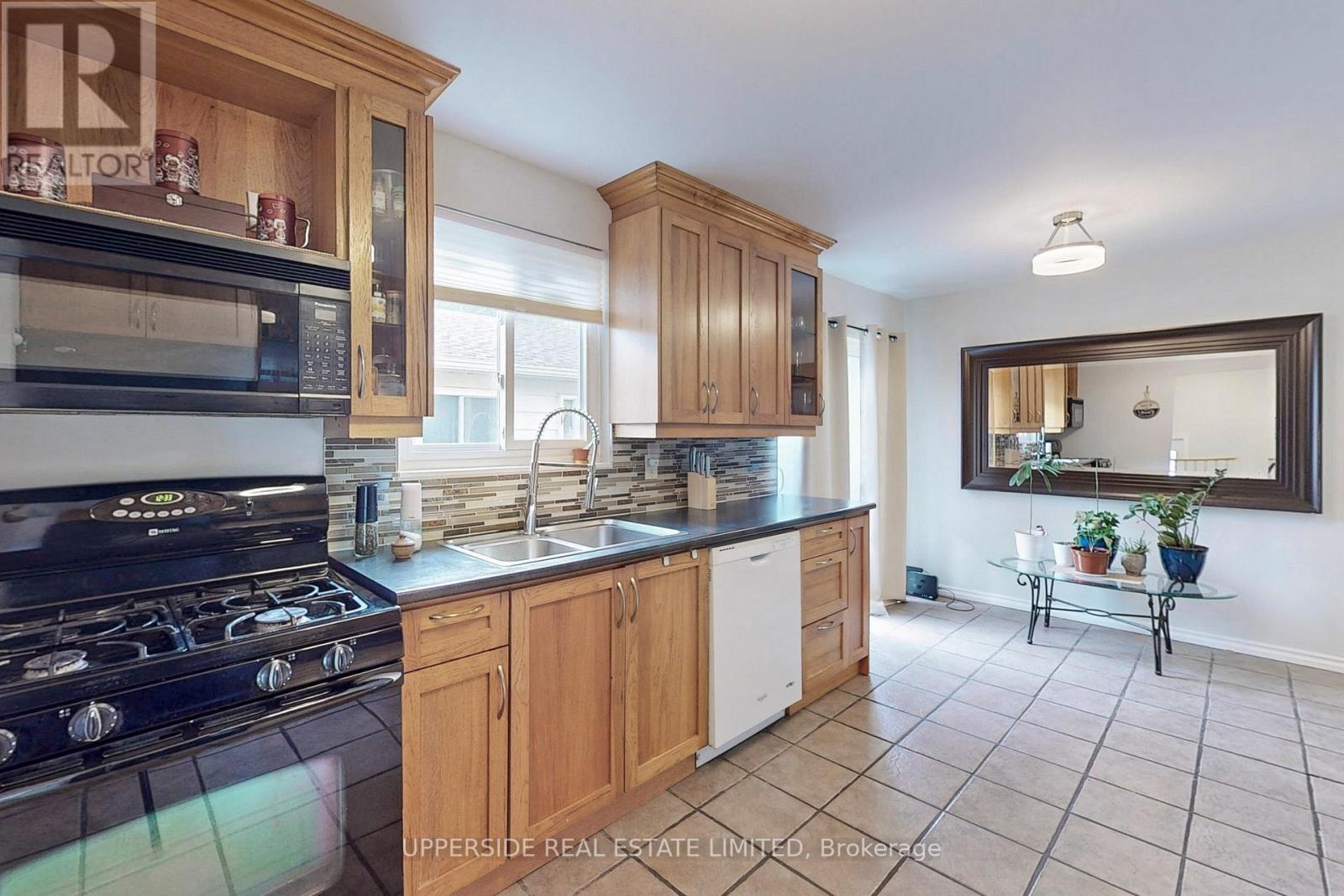 249 BRITANNIA AVE