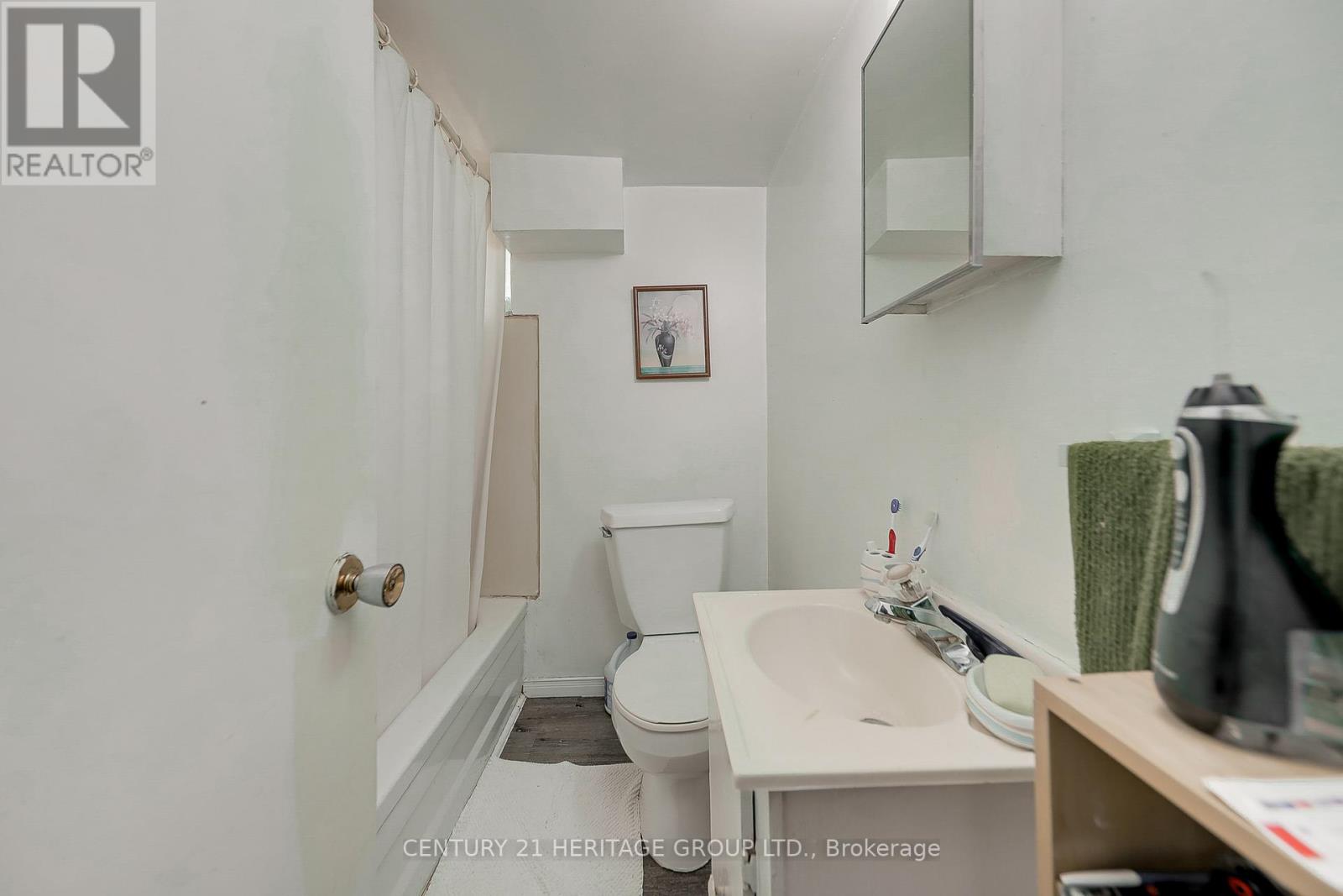 128 CENTRE ST