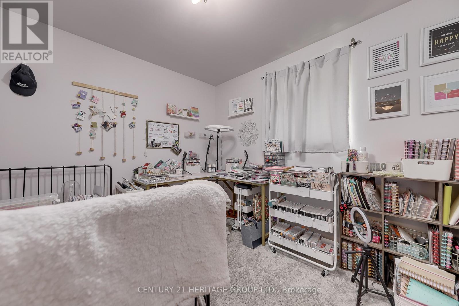 128 CENTRE ST