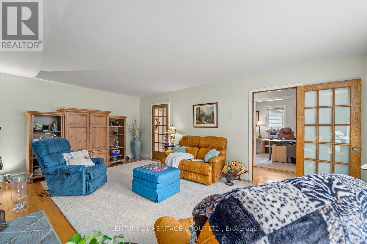 12 ROYAL RD