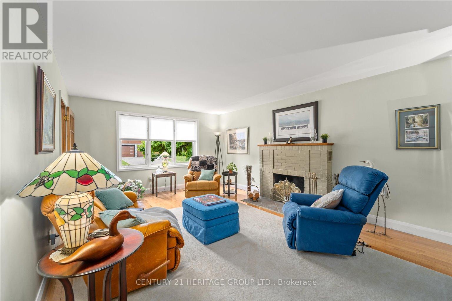 12 ROYAL RD