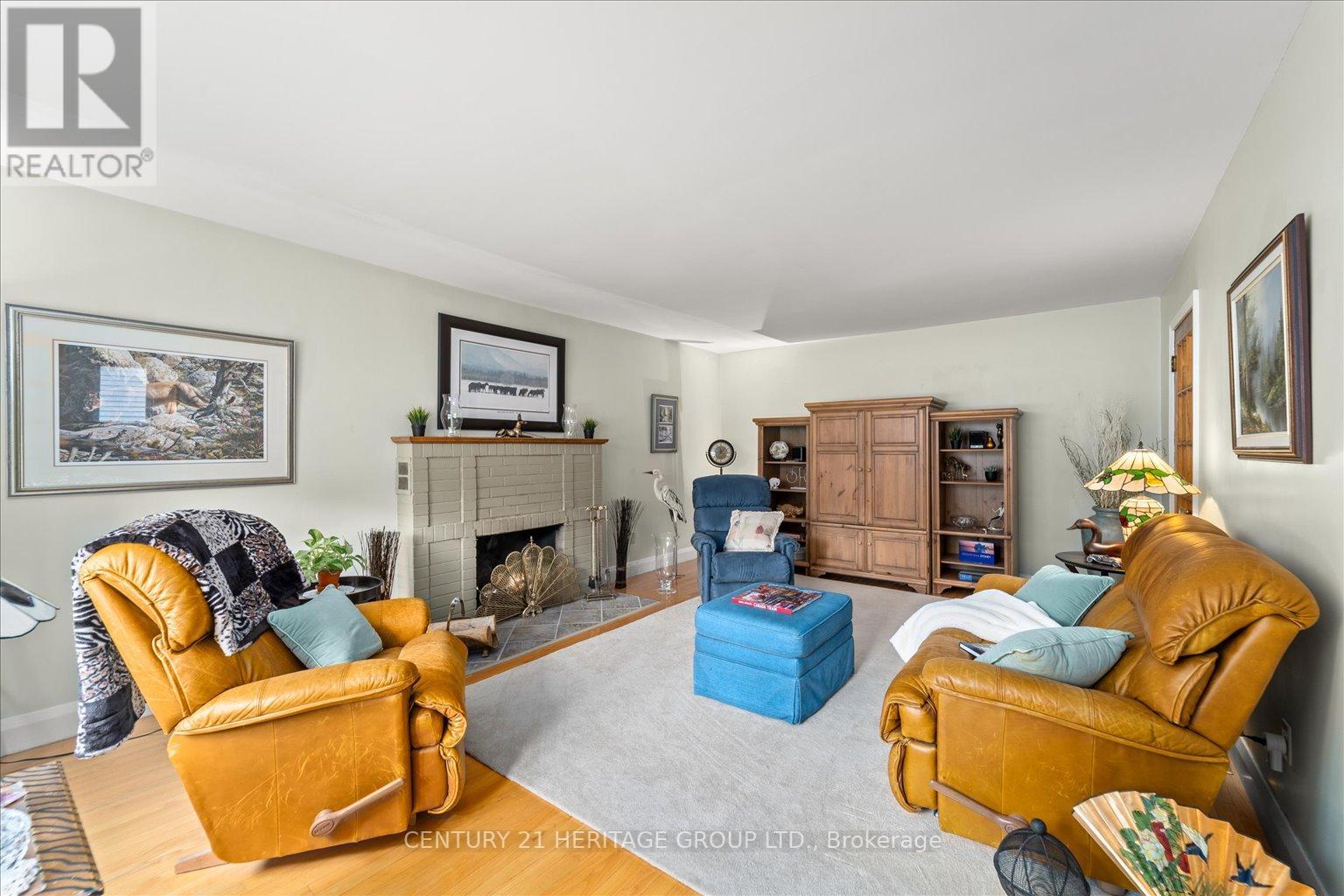 12 ROYAL RD