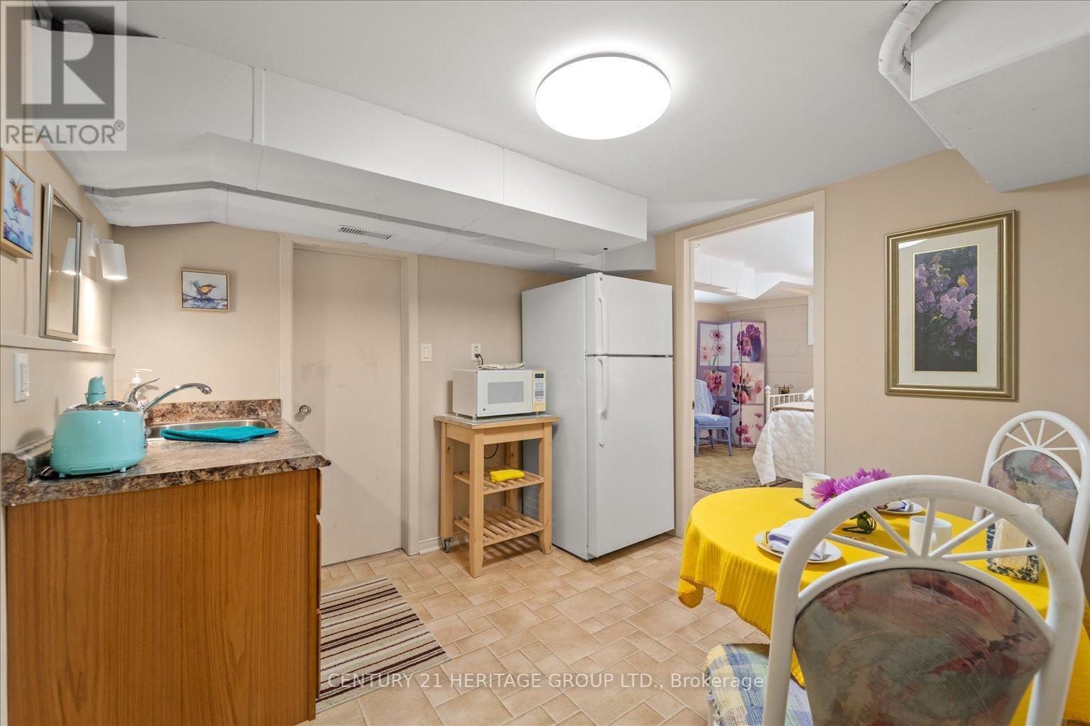 12 ROYAL RD