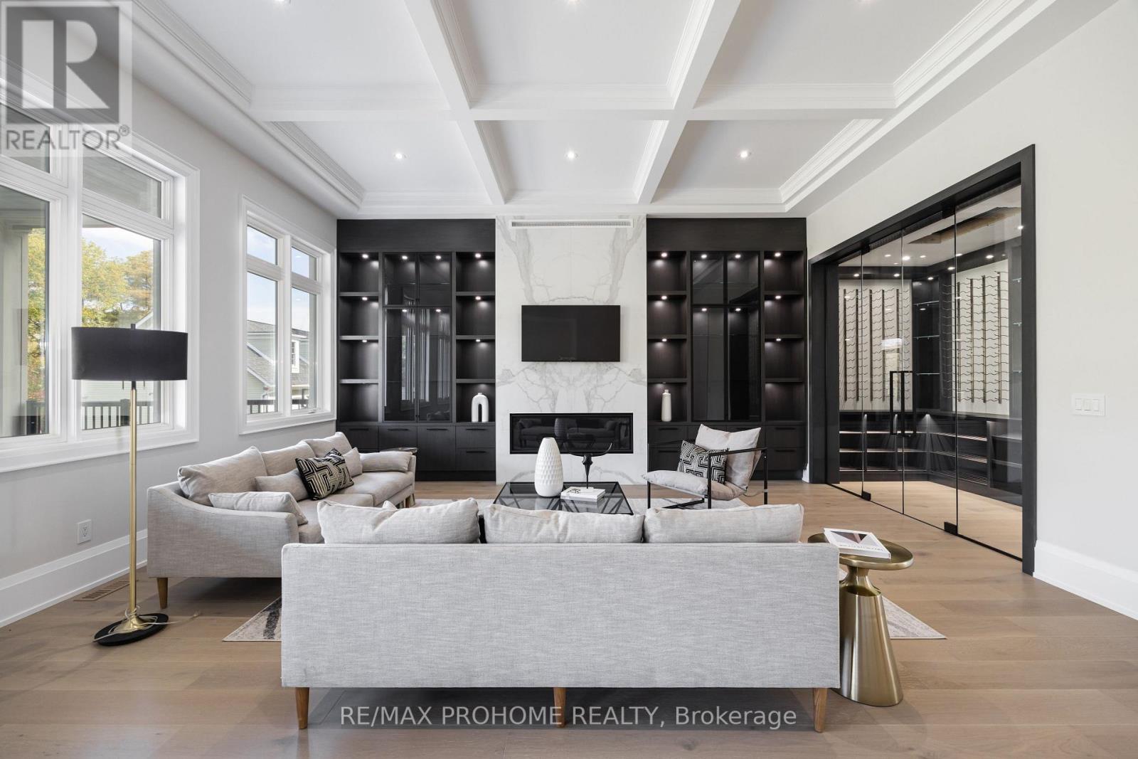 190 KENNEDY ST W