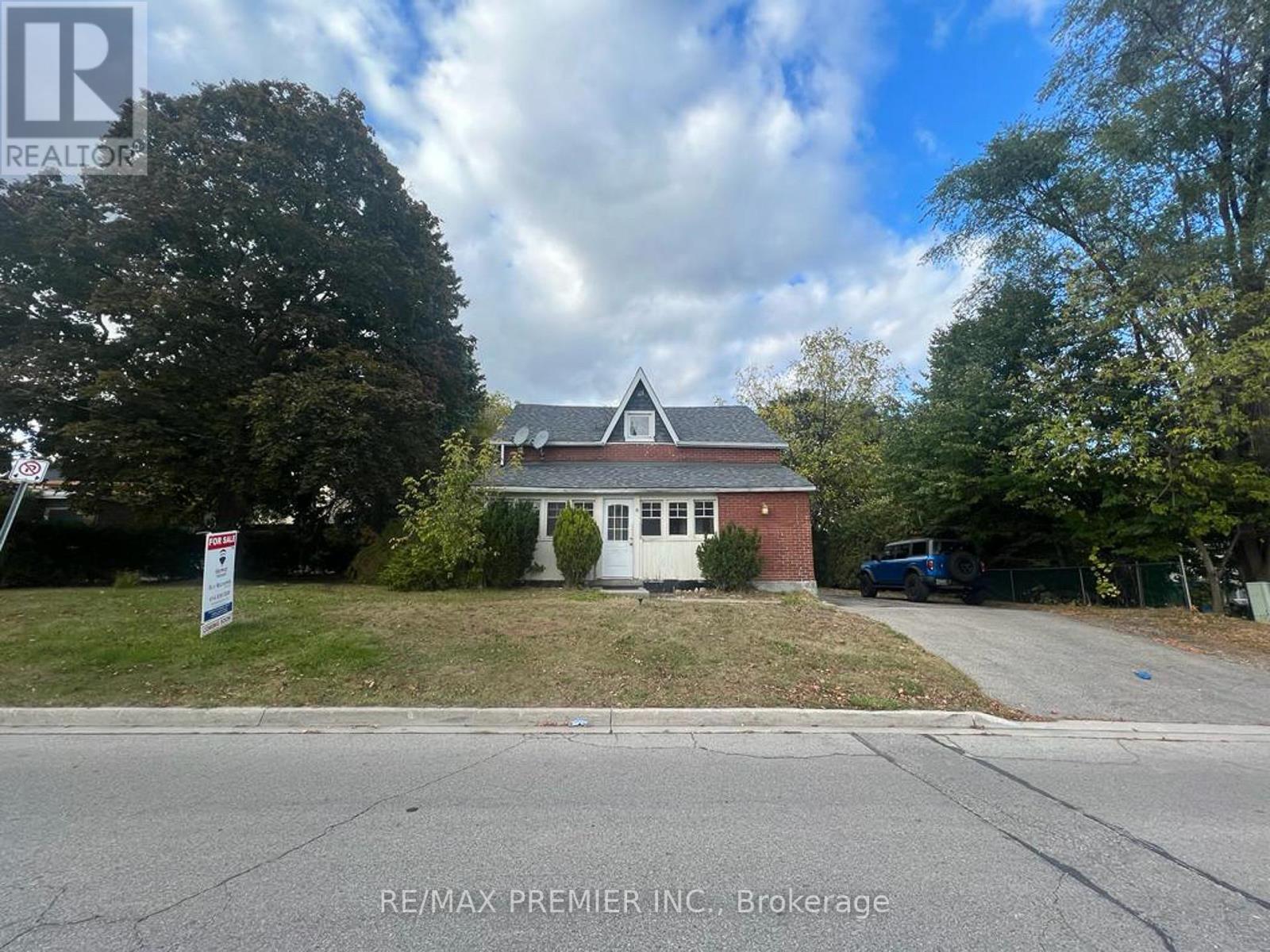 8 KENNEDY ST