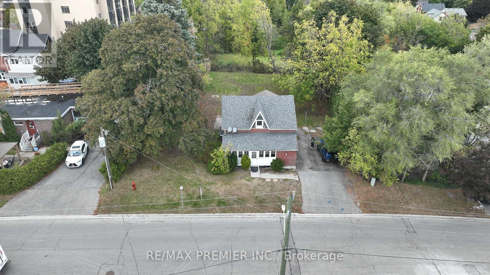 8 KENNEDY ST