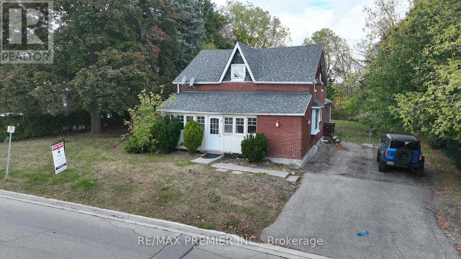 8 KENNEDY ST