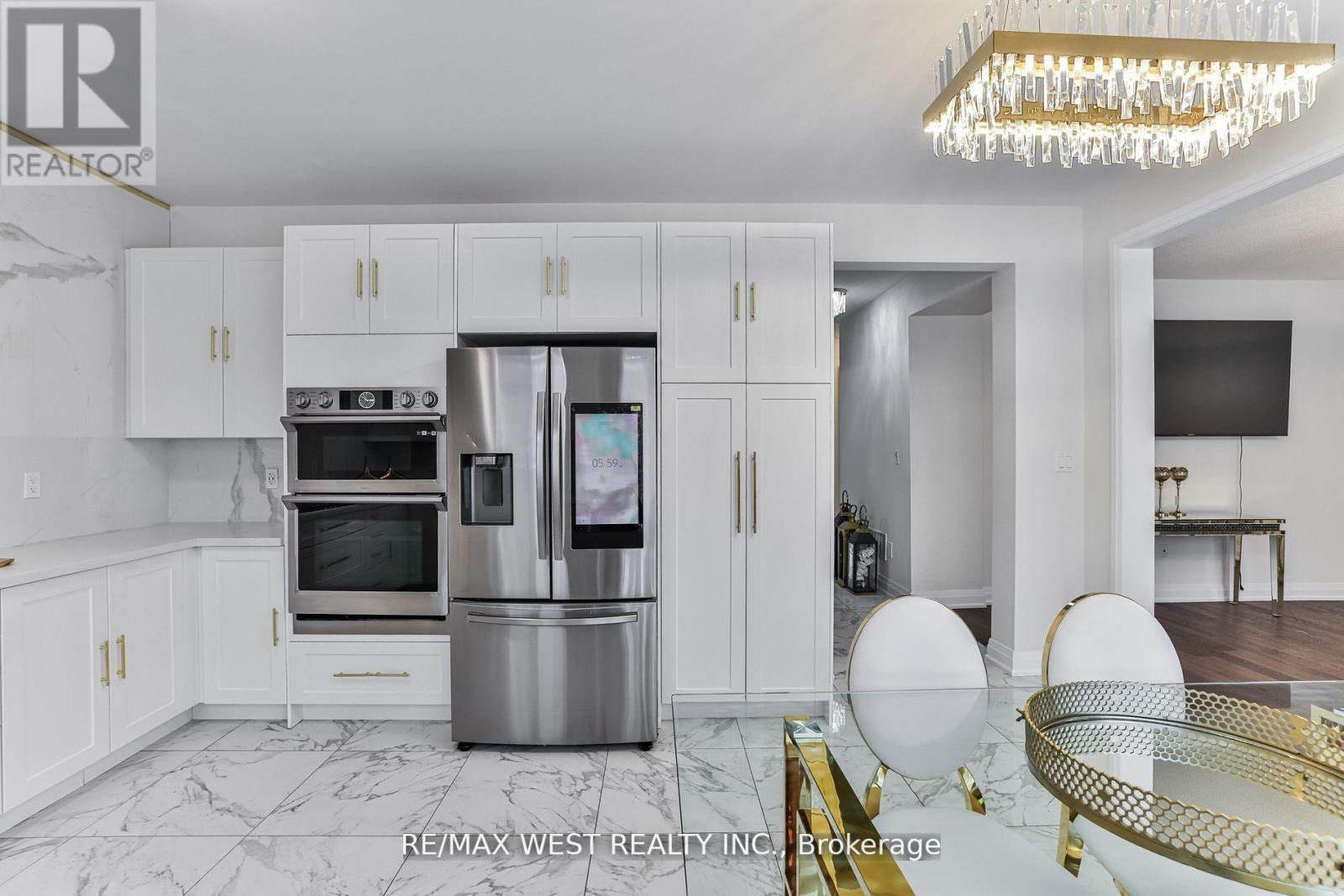 23 JONKMAN BLVD