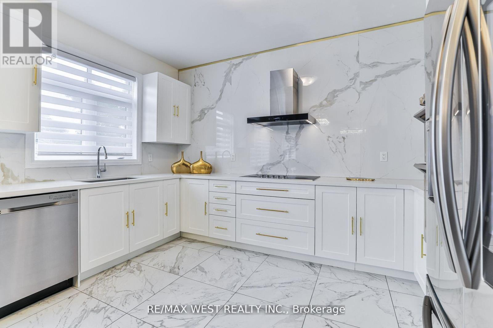 23 JONKMAN BLVD