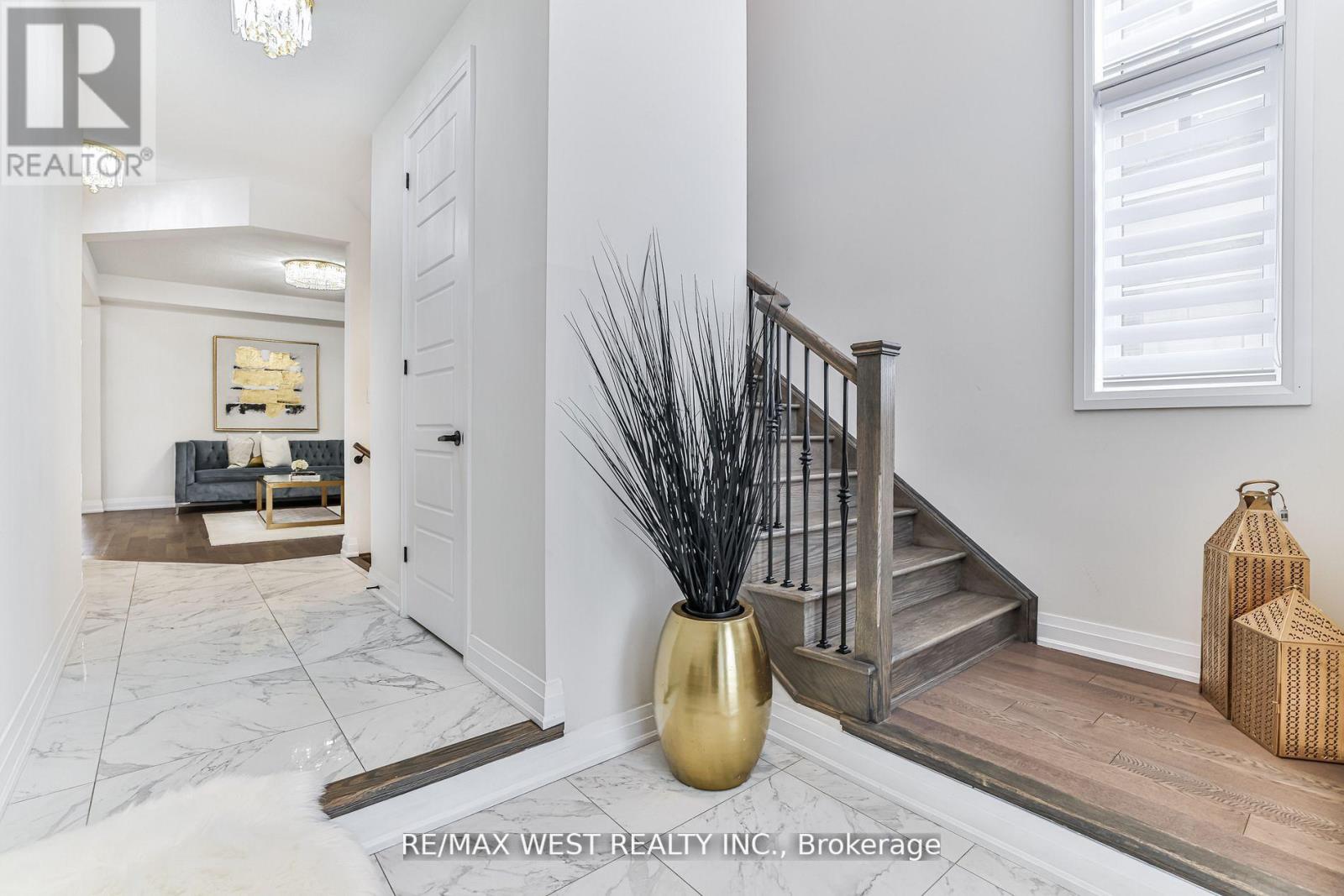 23 JONKMAN BLVD