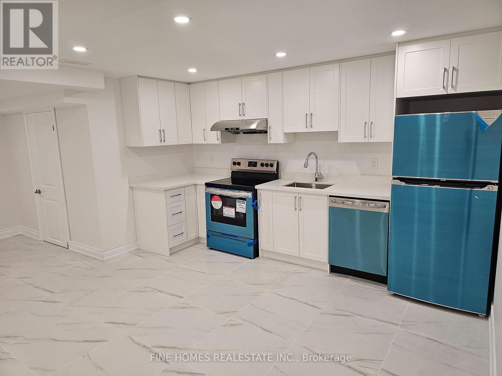 #LOWER -15 LANARK ST, #Lower