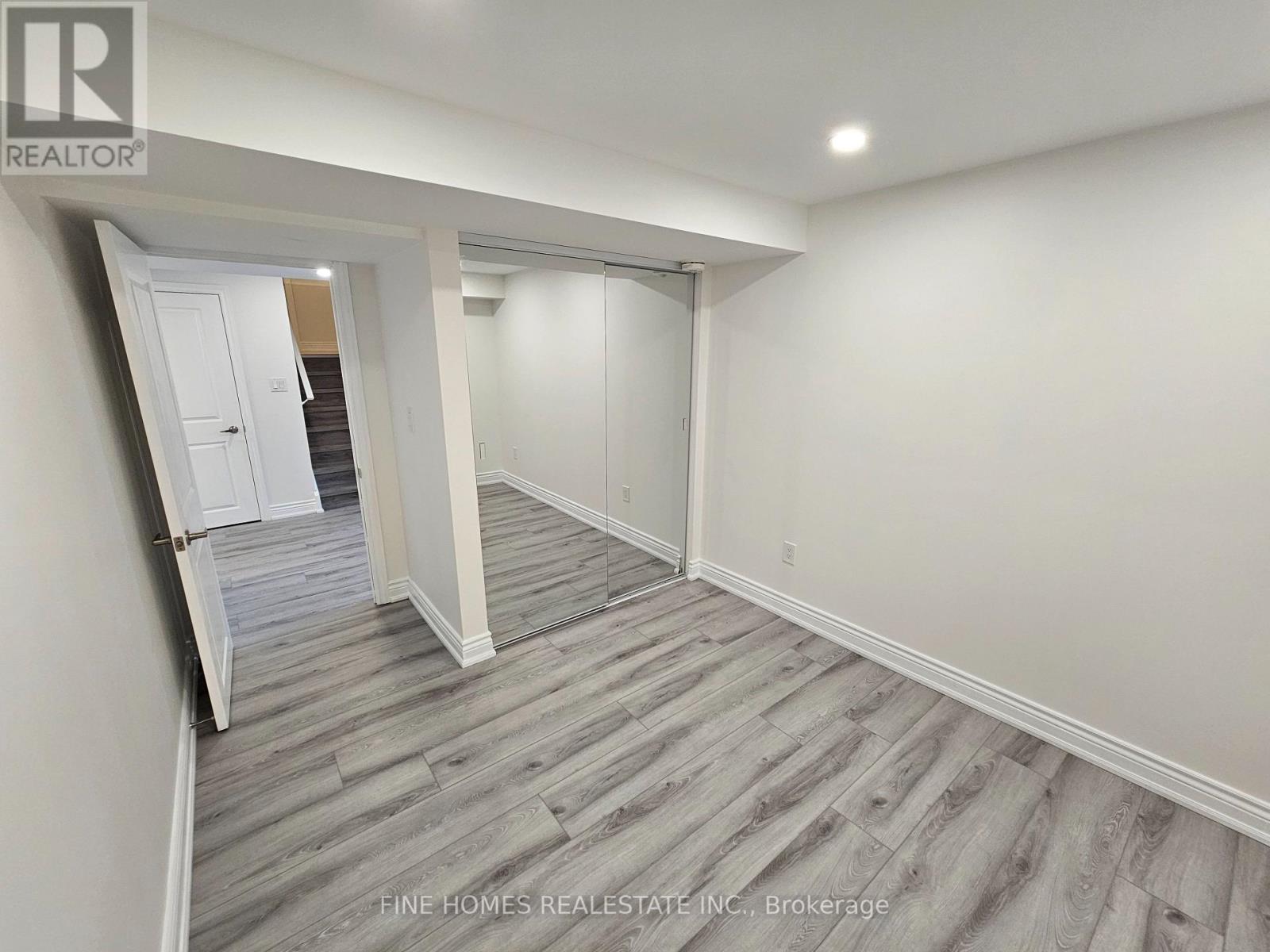 #LOWER -15 LANARK ST, #Lower