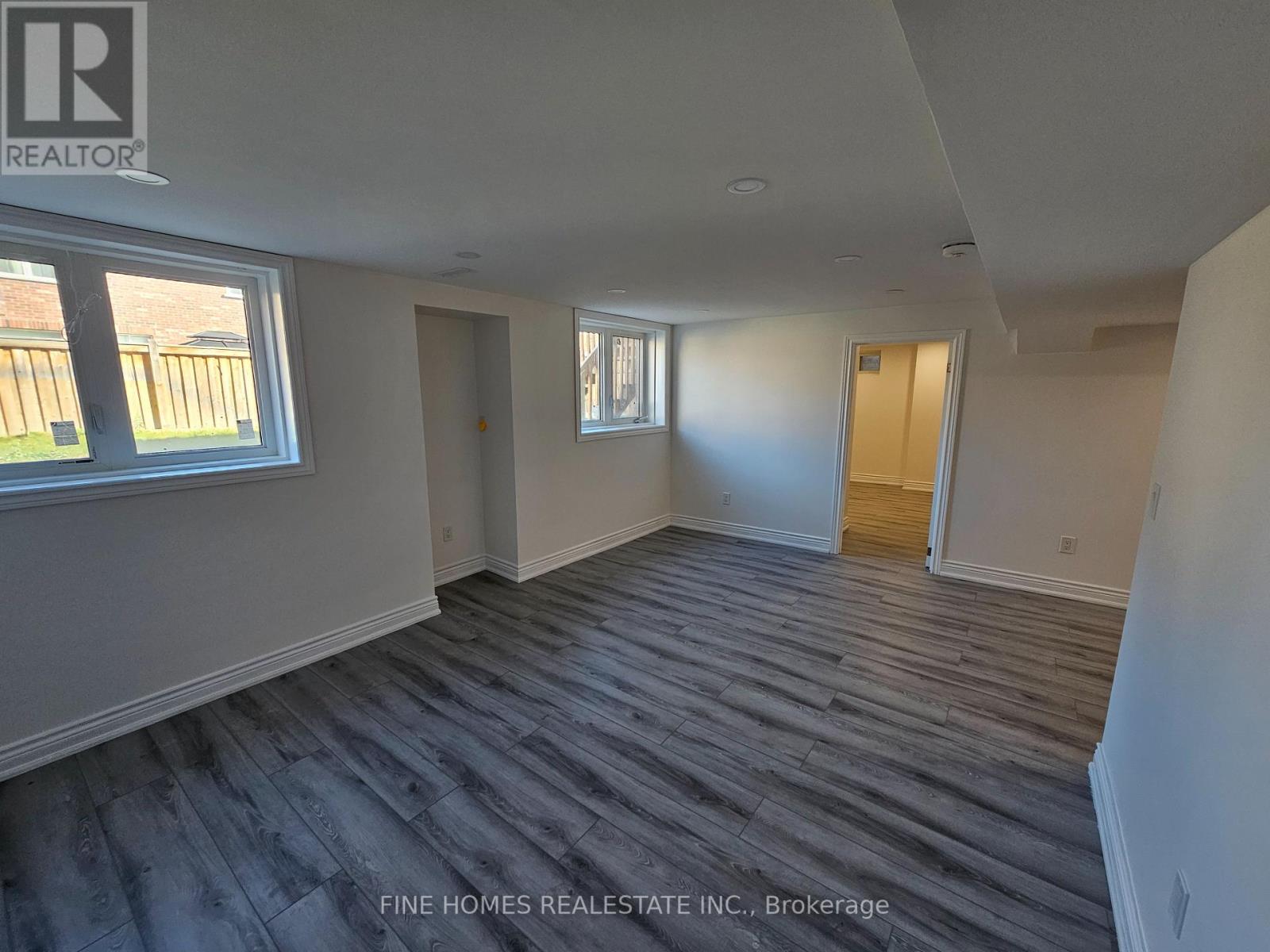 #LOWER -15 LANARK ST, #Lower
