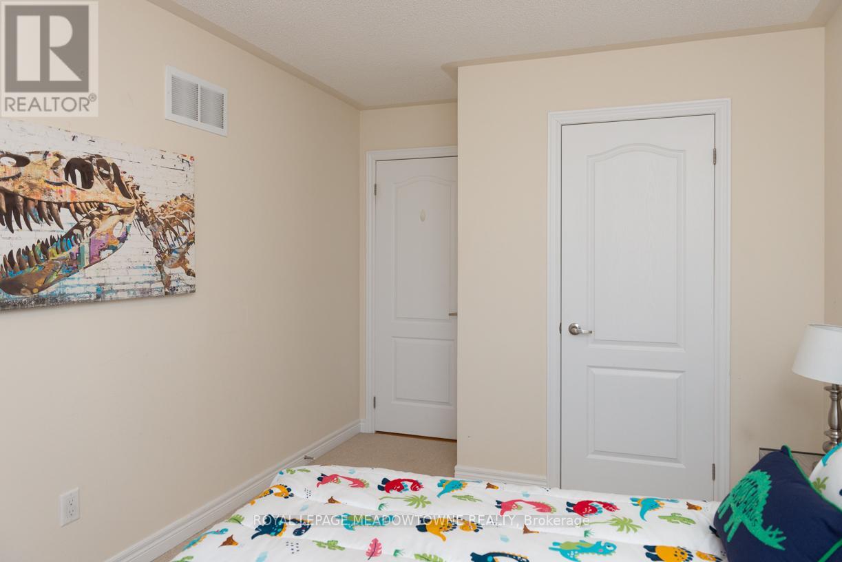 86 REYNOLDS CRES