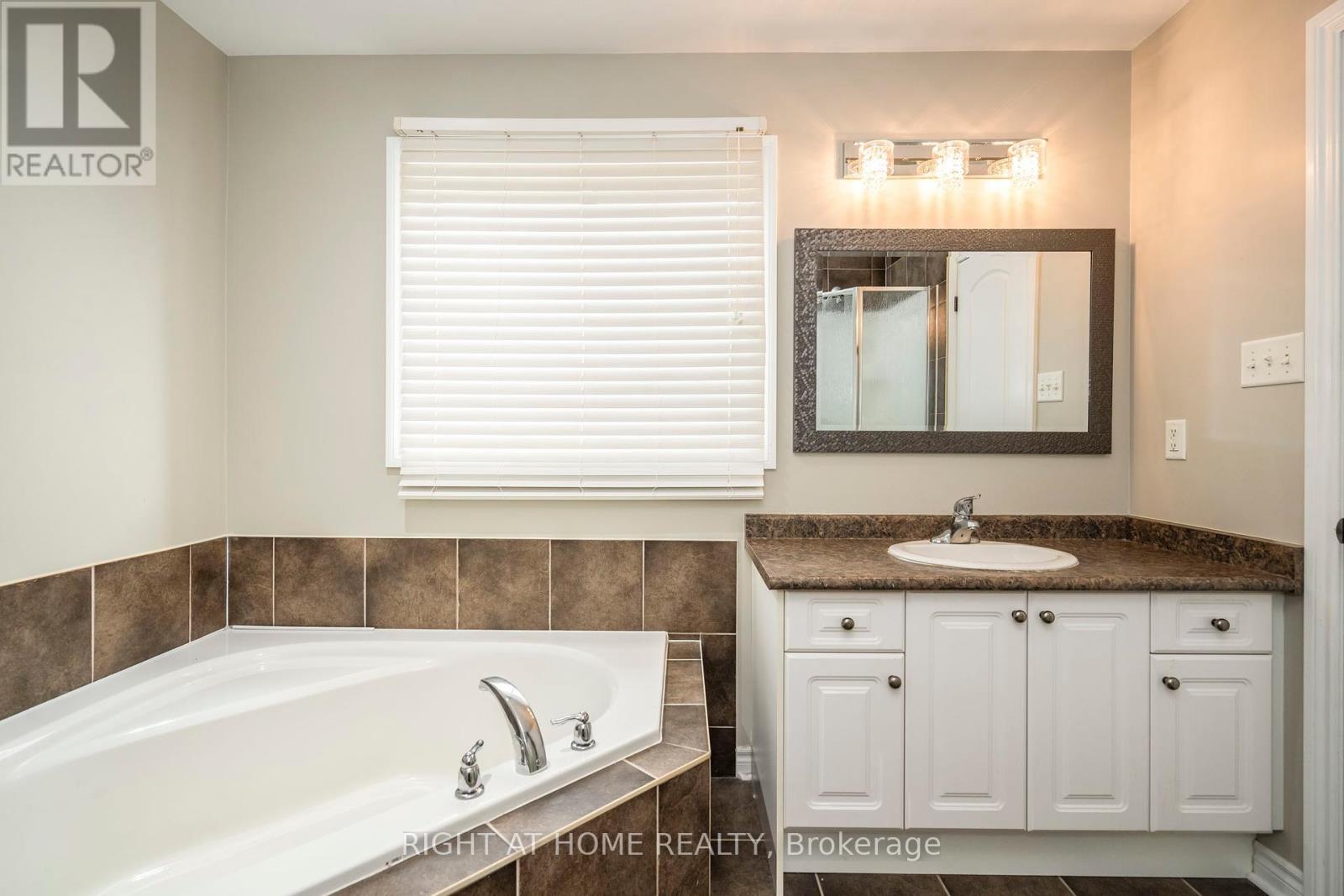 85 MIKE HART DR