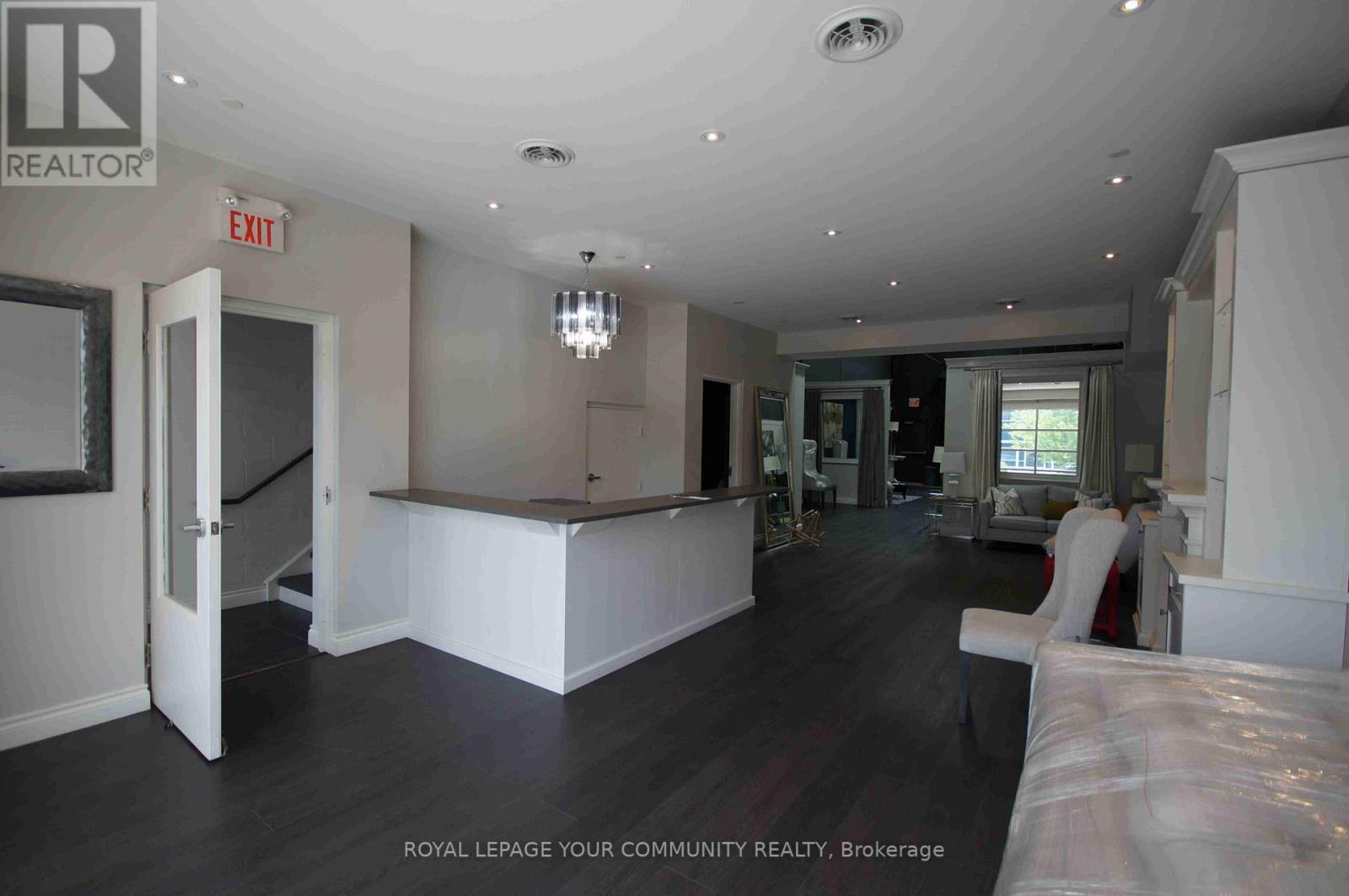 U 9 158 DON HILLOCK DR, #Unit 9
