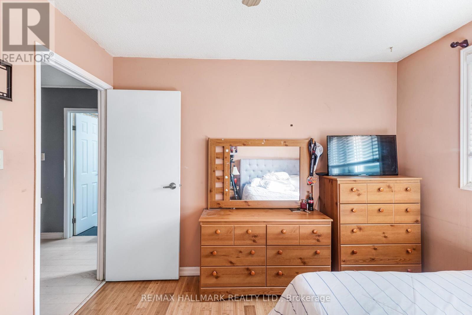 242 COLLINGS AVE
